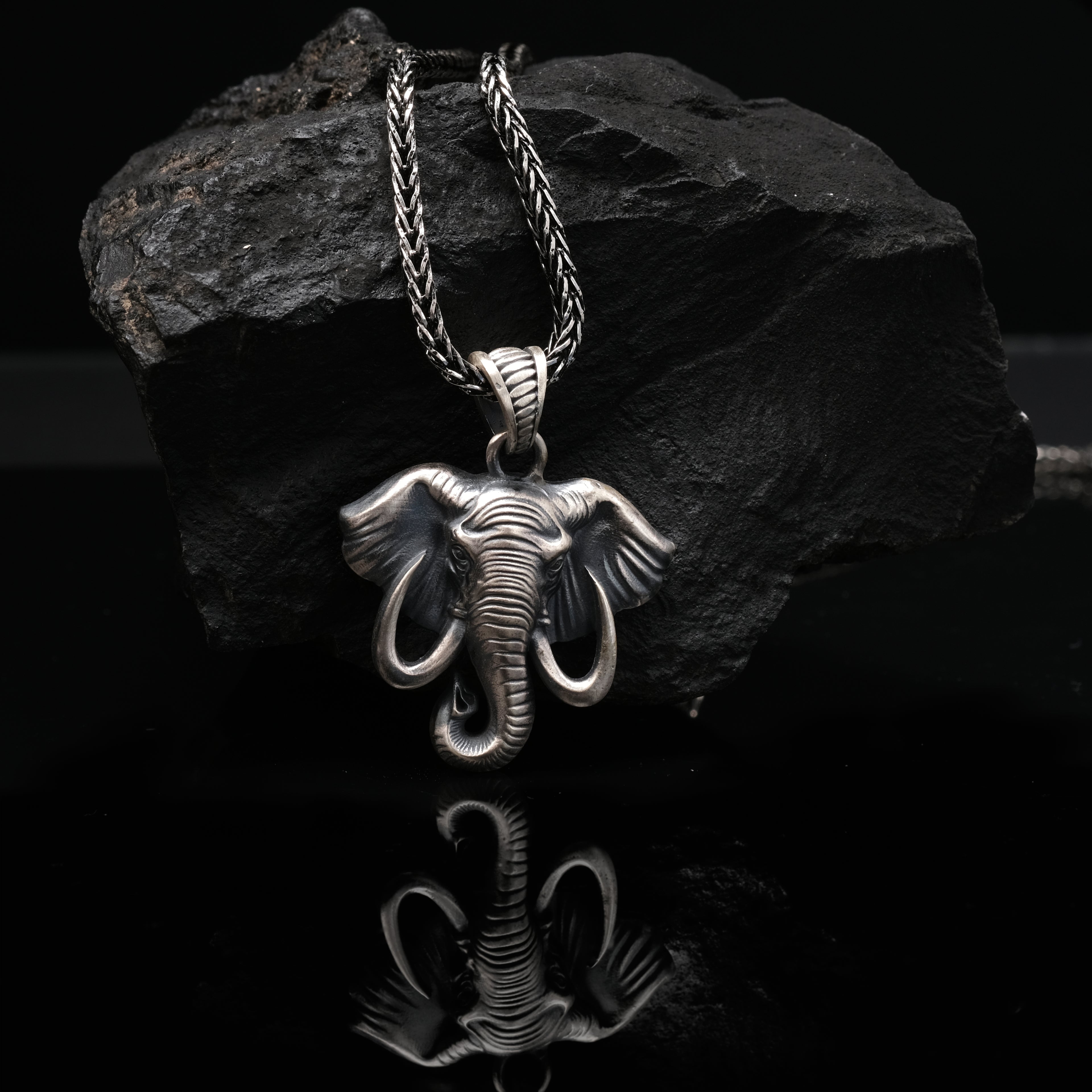 Fil Kolye Ucu: Oksitli Gümüş - El Yapımı Takı