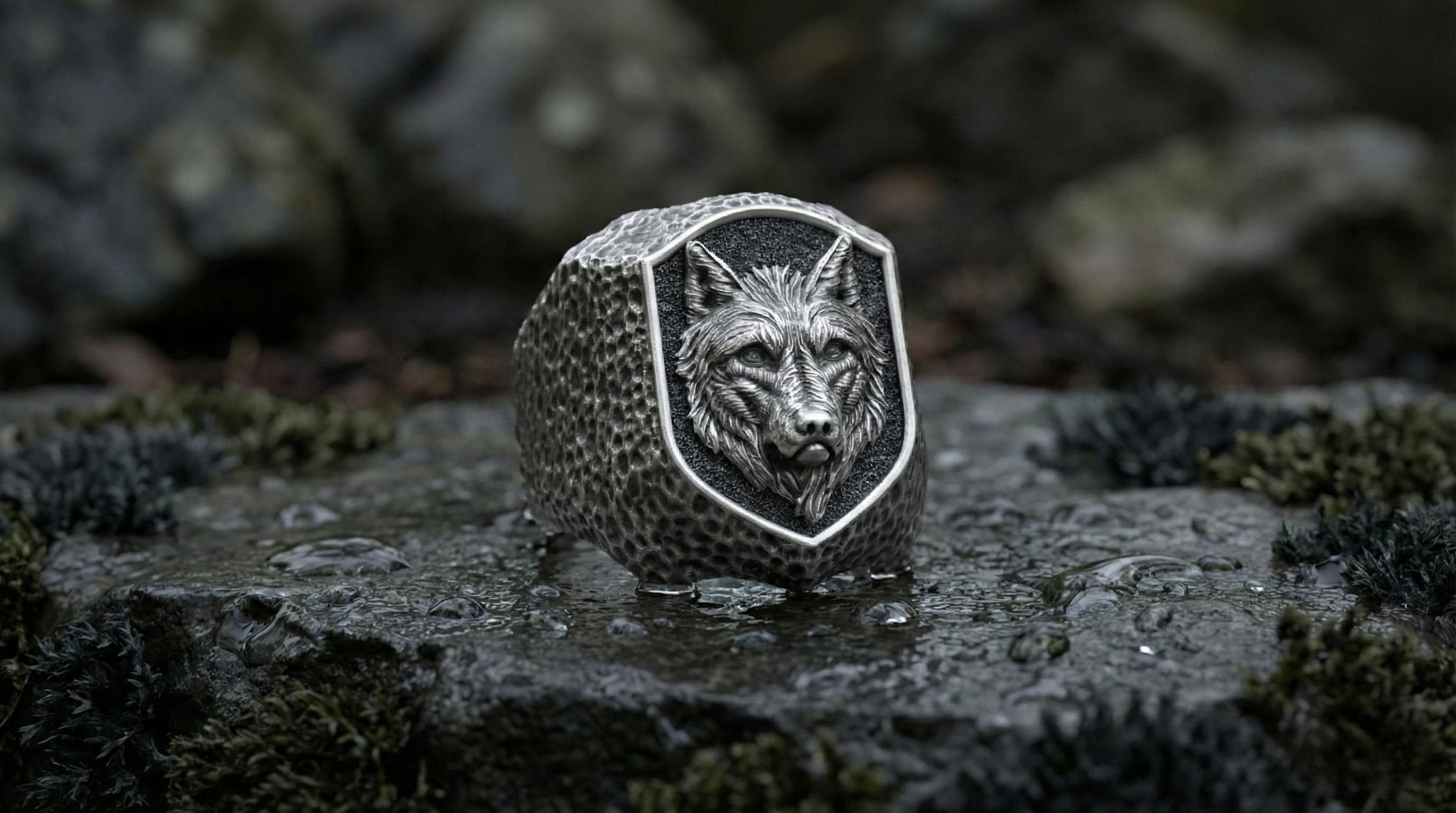 Erkekler için Gümüş Kurt Yüzüğü – Yalnız Kurt Arması Motifli Yüzük