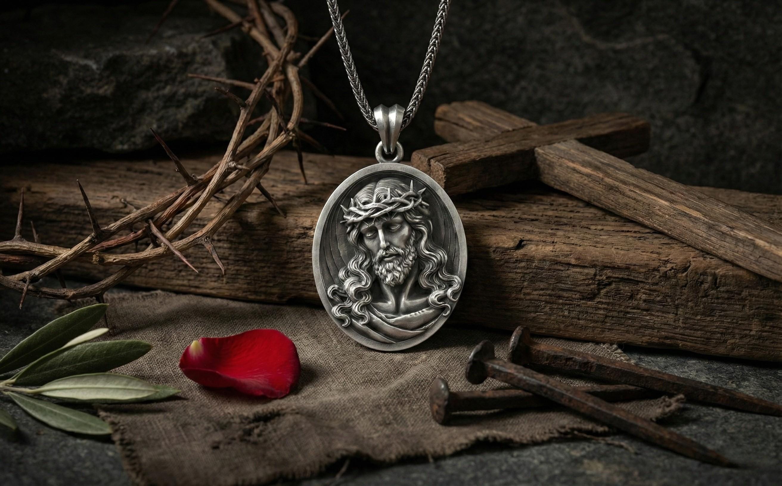 Gümüş İsa Mesih Madalyon Kolye Hristiyan Dini Takı