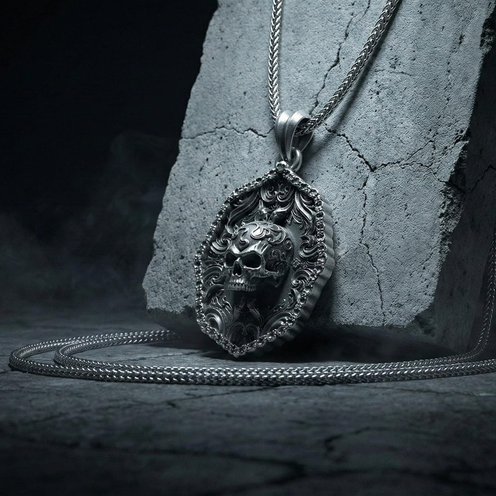 Süslemeli Kafatası Kolye Ucu Oksitlenmiş Gümüş Gotik Tarzı Gösterişli Takı