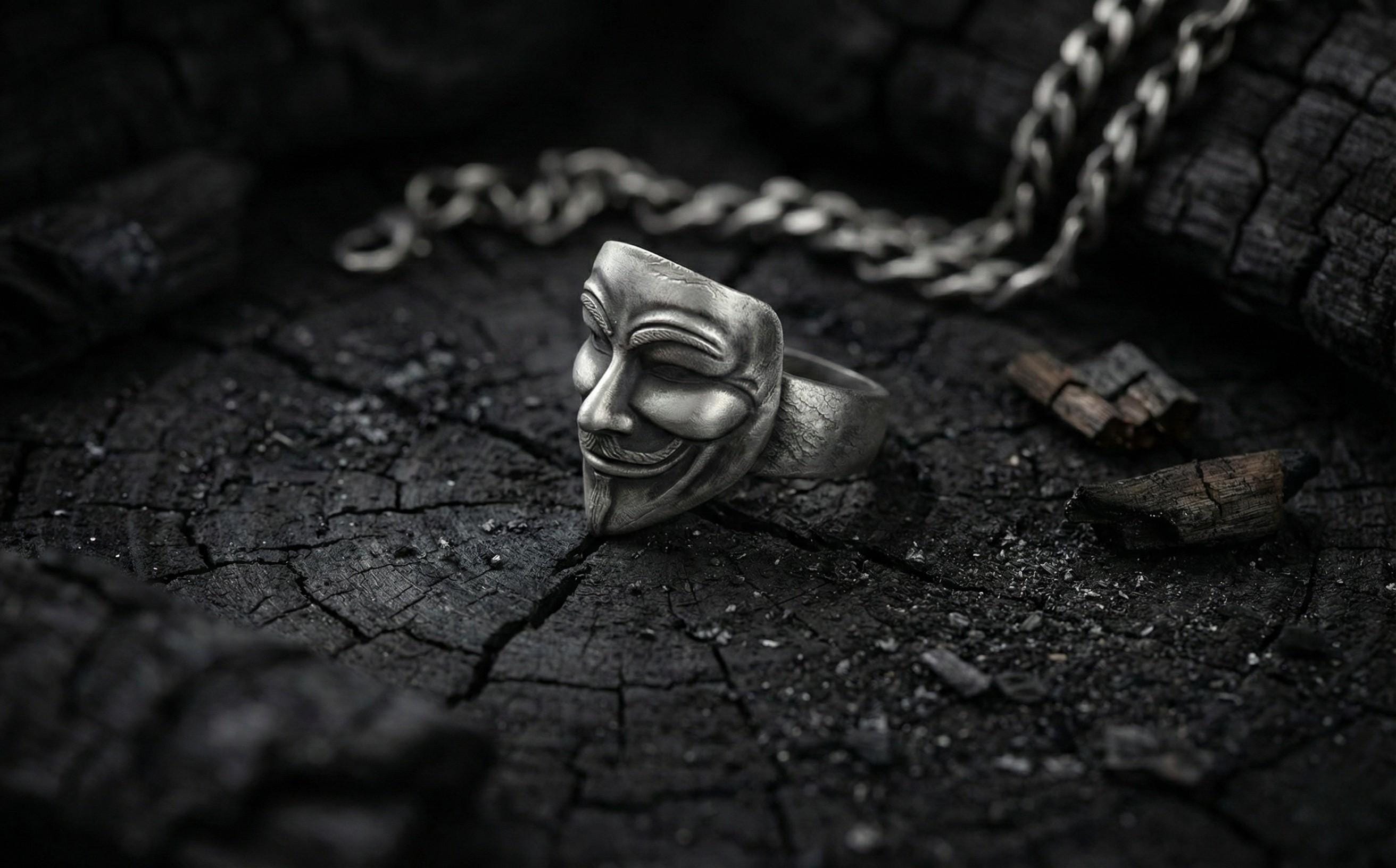 V for Vendetta Maskesi Yüzük – Gümüş Anonim Yüz Motifli Yüzük