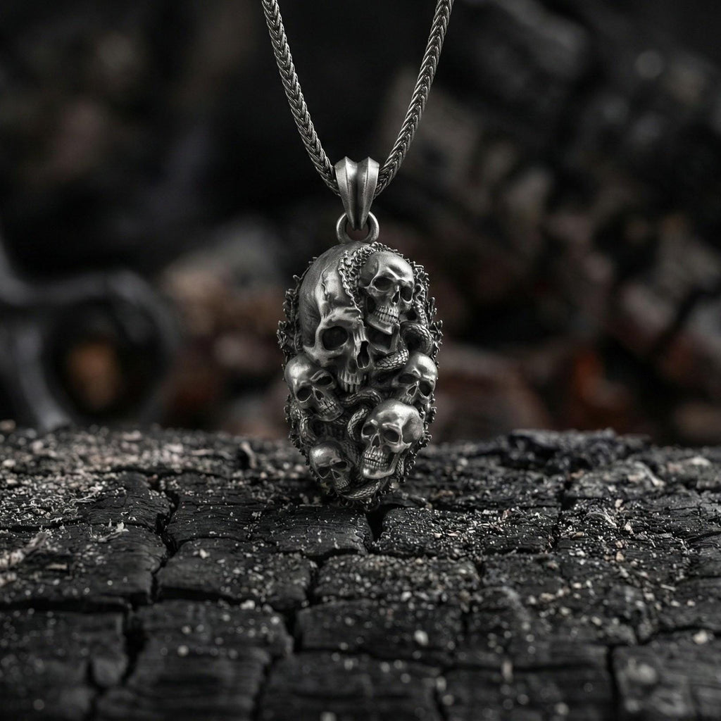 Gotik Kafatası Ve Yılan Temalı Gümüş Kolye