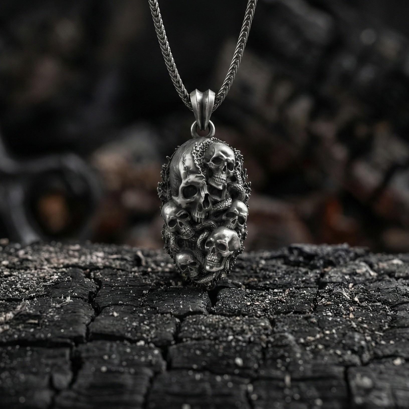 Gotik Kafatası Ve Yılan Temalı Gümüş Kolye