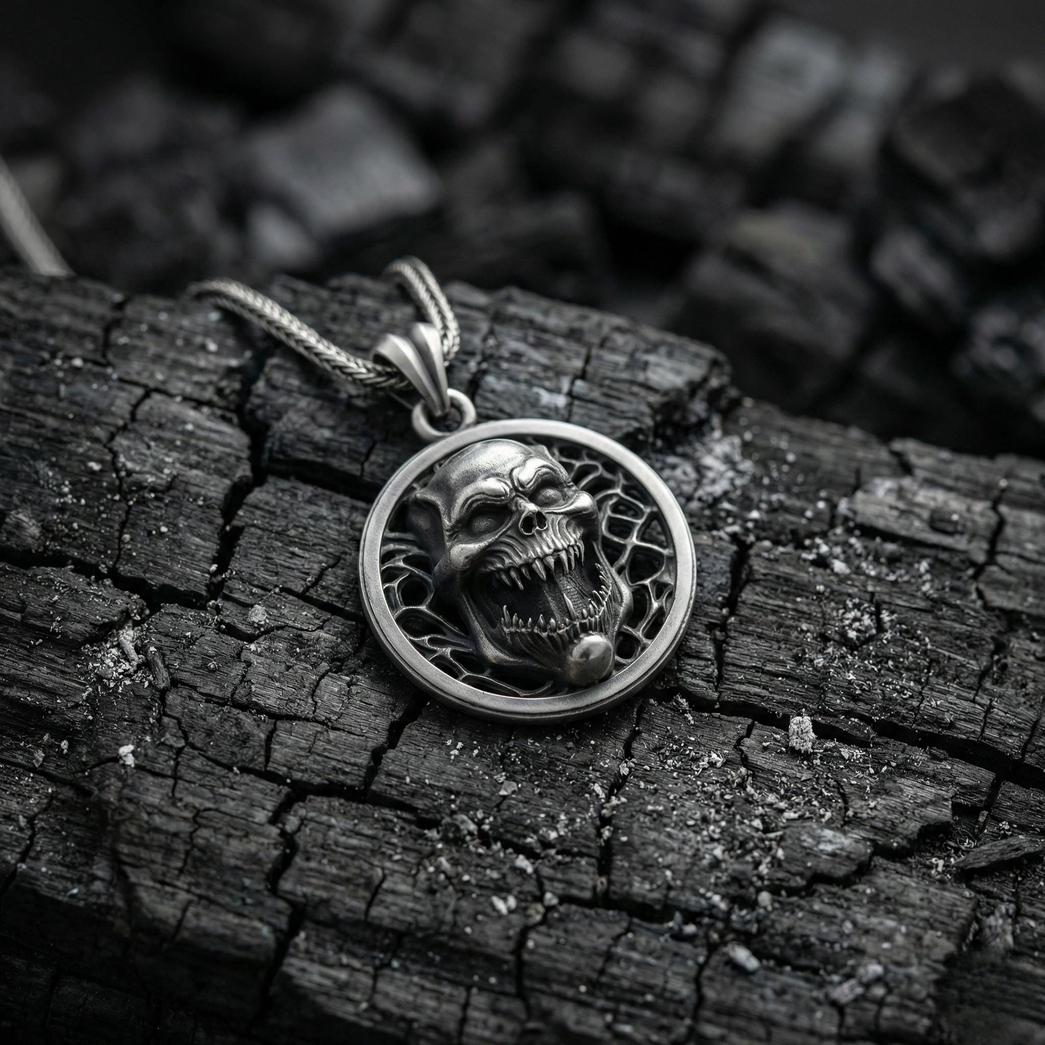 Canavar Kafası Kolye Oksitlenmiş Gümüş Korku Temalı Takı