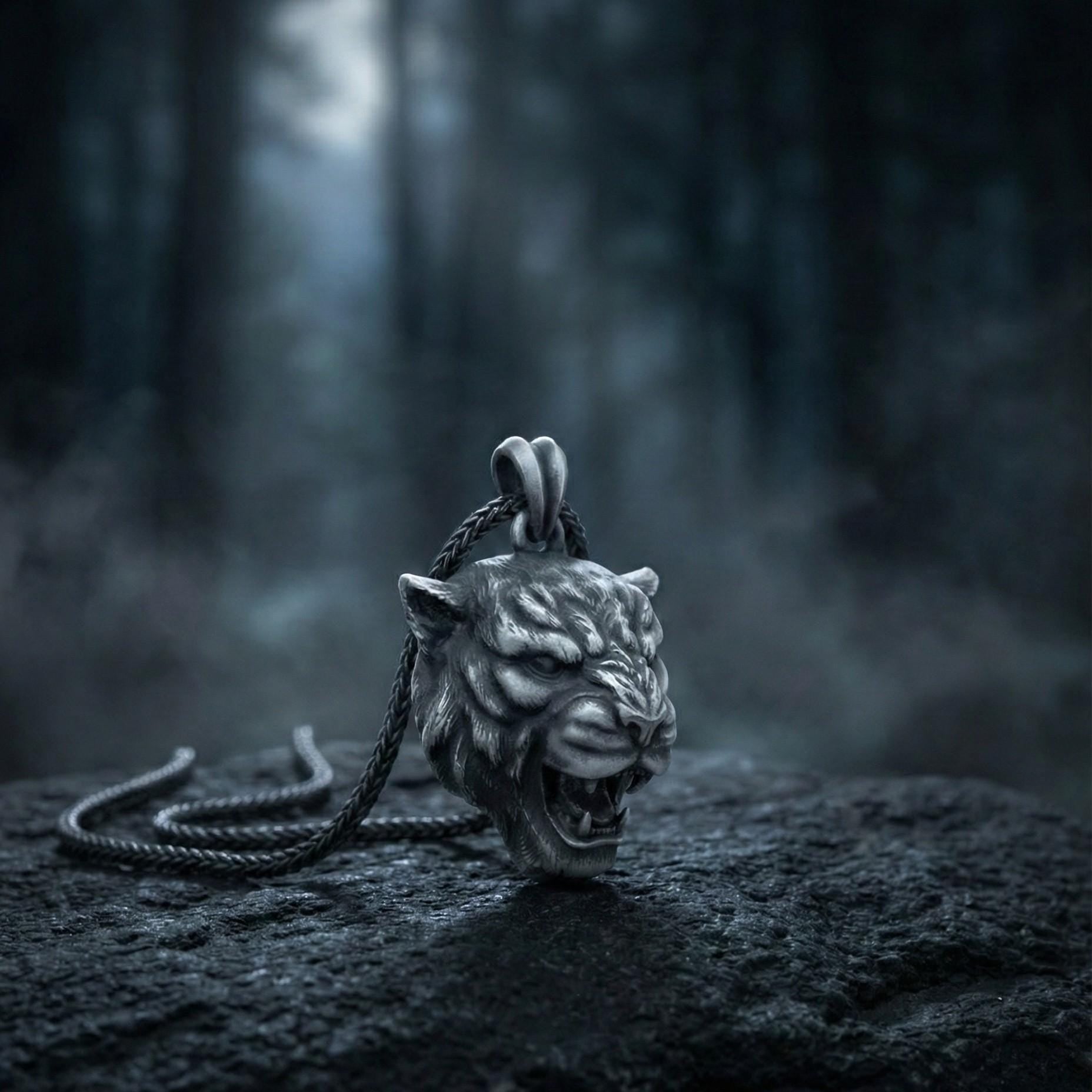 Oksitlenmiş Gümüş Kaplan Başlı Kolye Ucu