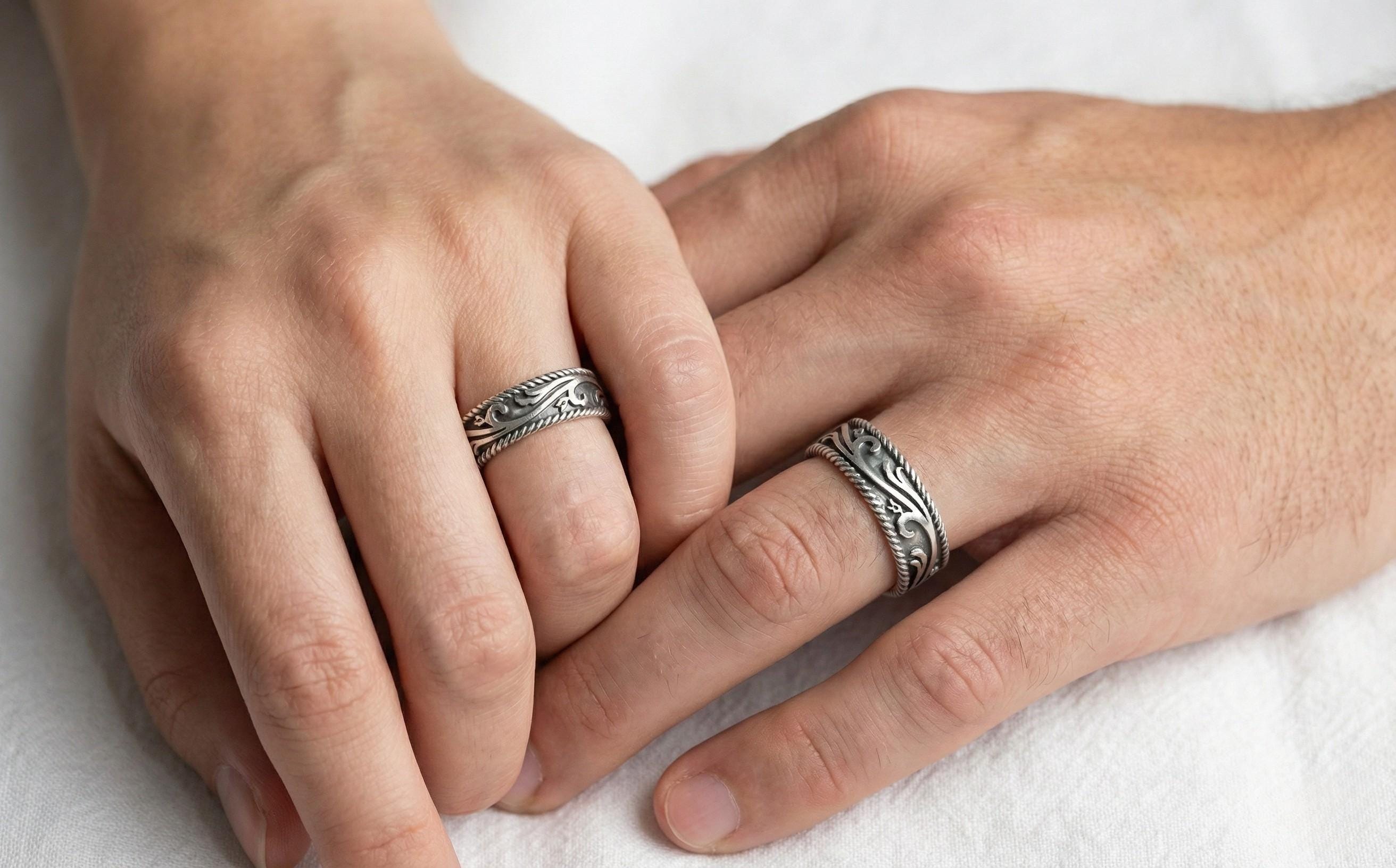 Oyma Sarmaşık Tasarımlı Gümüş Çift Yüzükleri