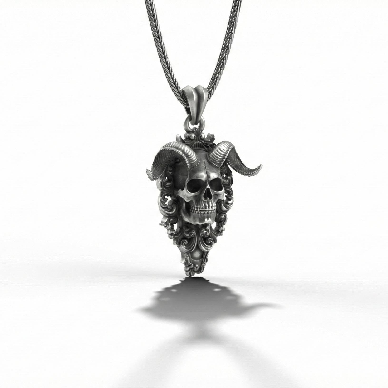 Boynuzlu Şeytan Kafatası Gümüş Kolye