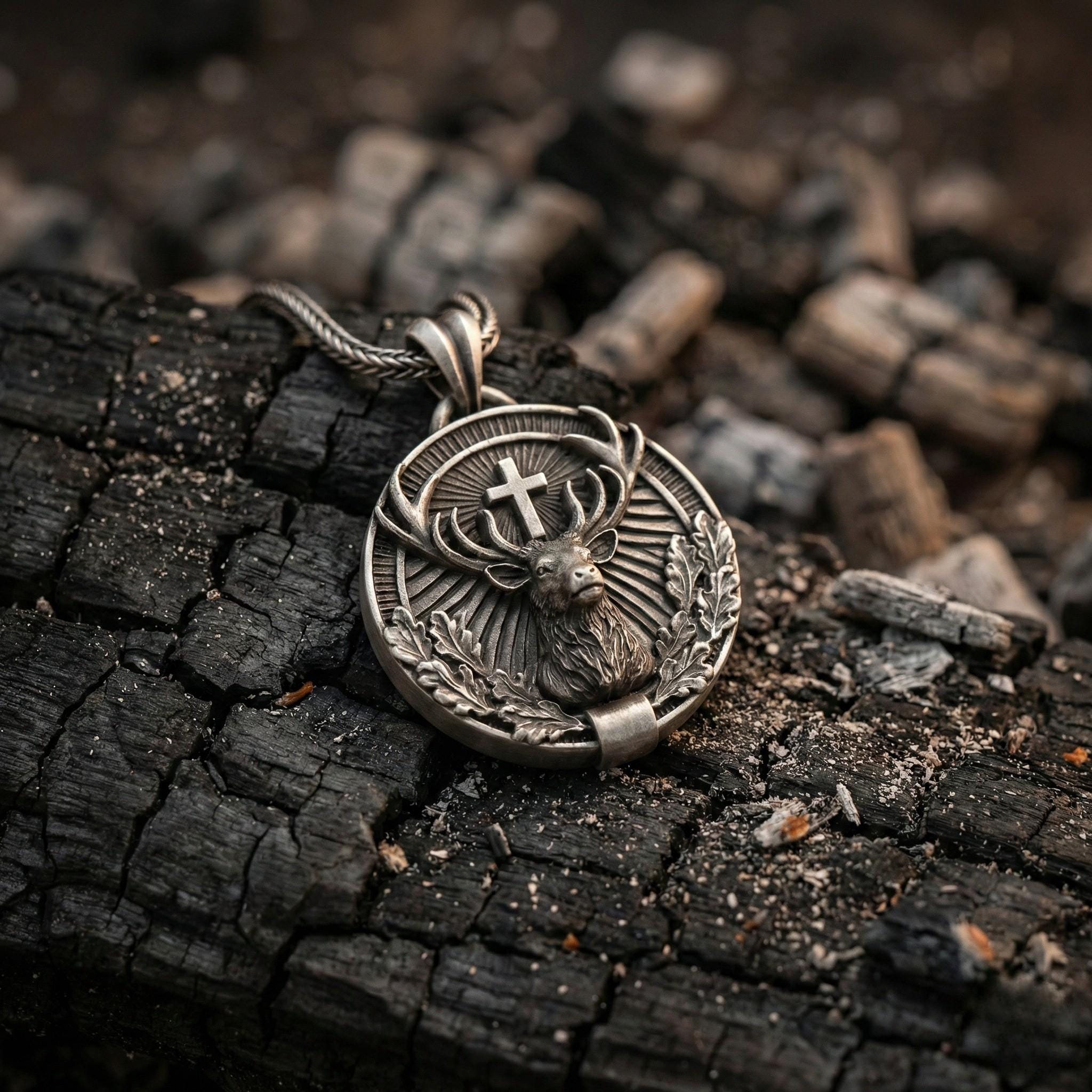 Aziz Hubertus Geyik Kolye Ucu Oksitlenmiş Gümüş Hristiyan Avcılık Sembolü Takı