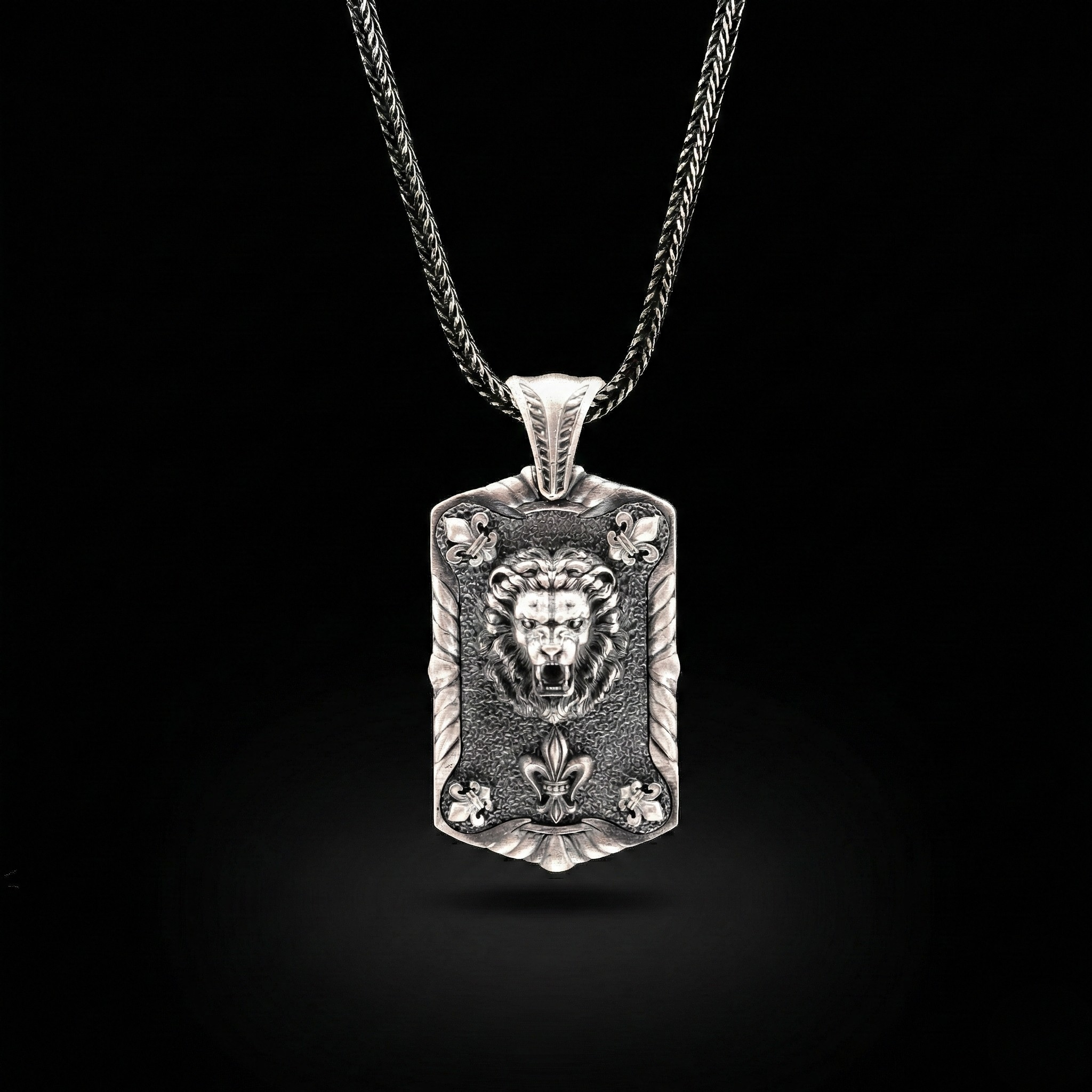 Aslan Kolye: El Yapımı Gotik Oksitli Gümüş Erkekler İçin