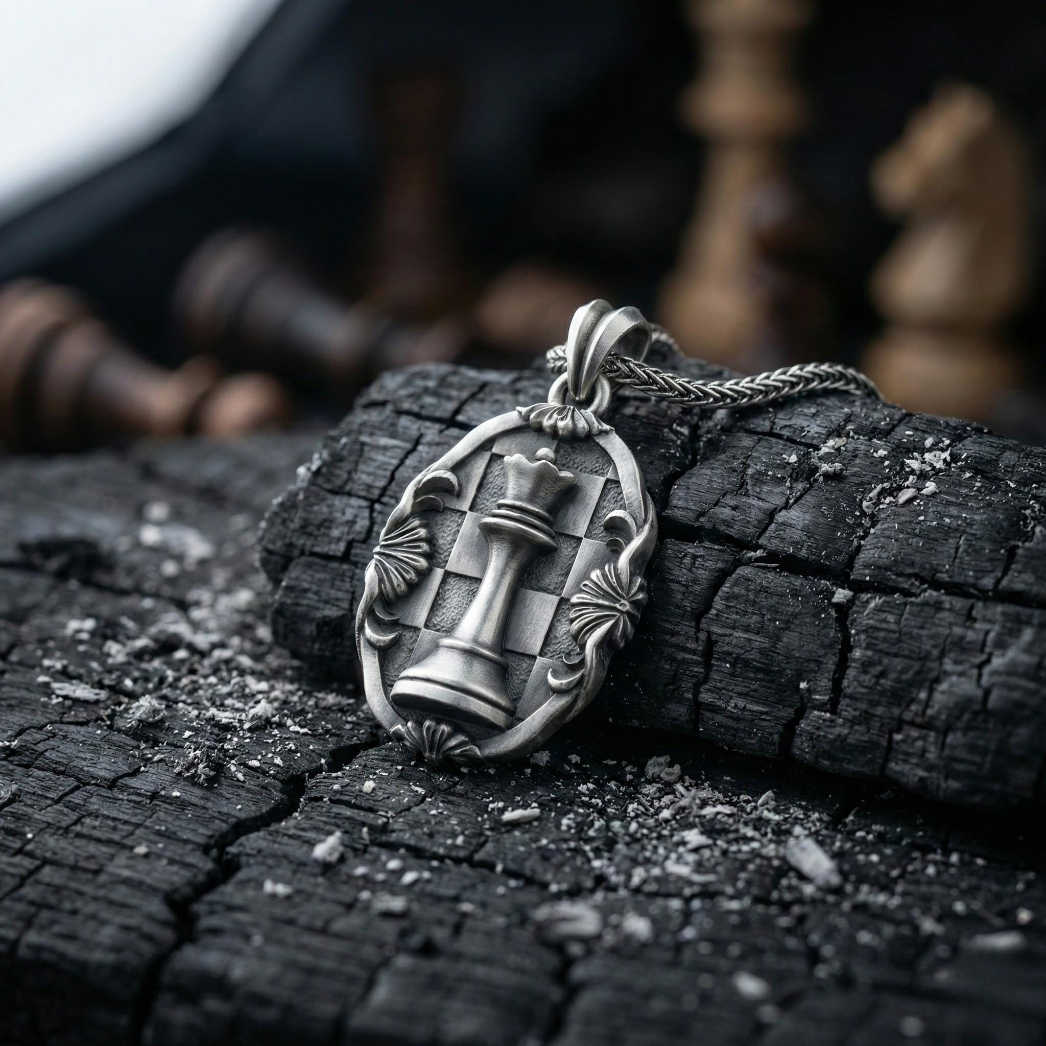 Antik Gümüş Satranç Vezir Kolye Ortaçağ Strateji Sembolü Takı