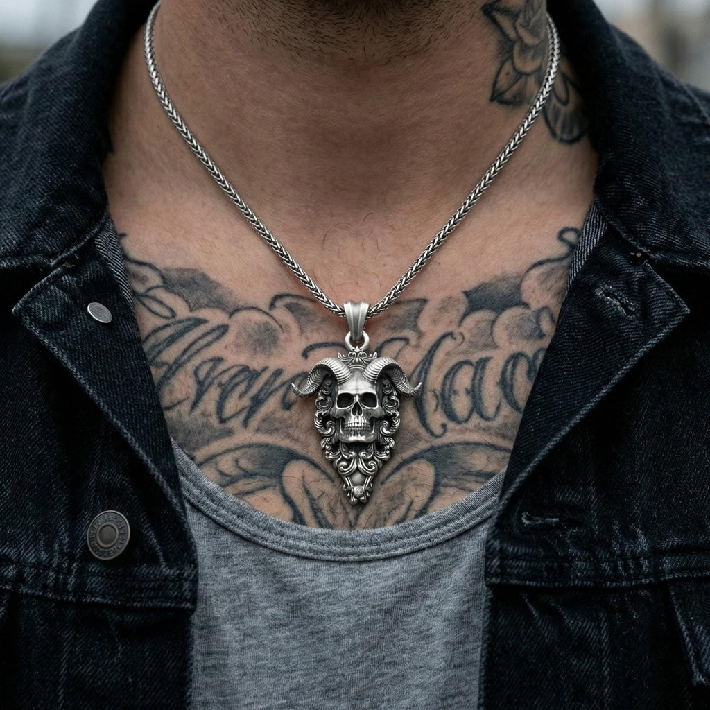 Boynuzlu Şeytan Kafatası Gümüş Kolye