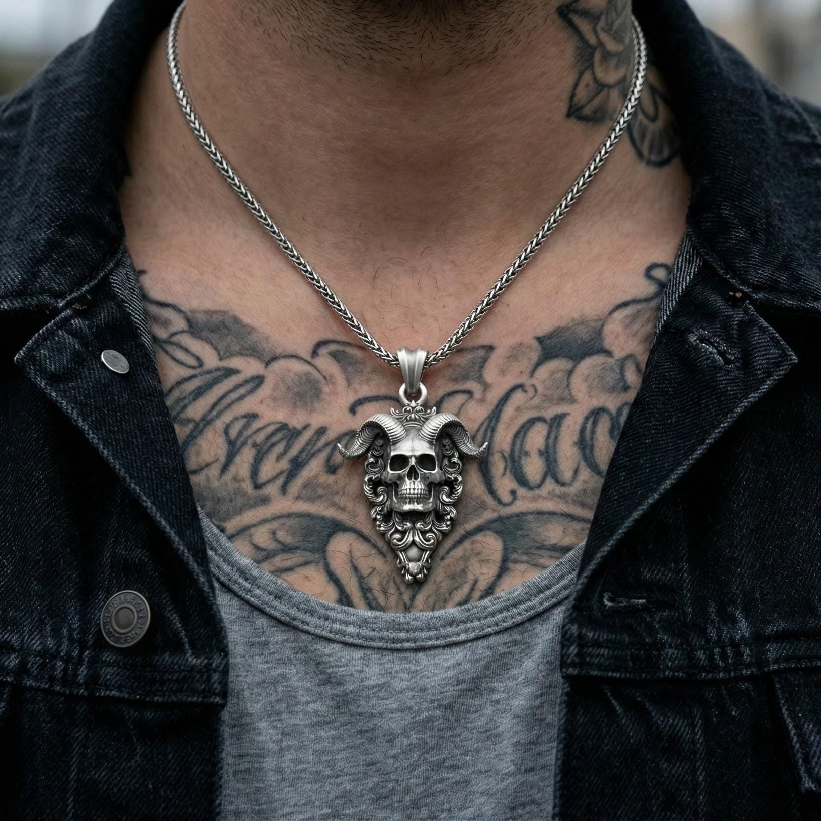 Boynuzlu Şeytan Kafatası Gümüş Kolye