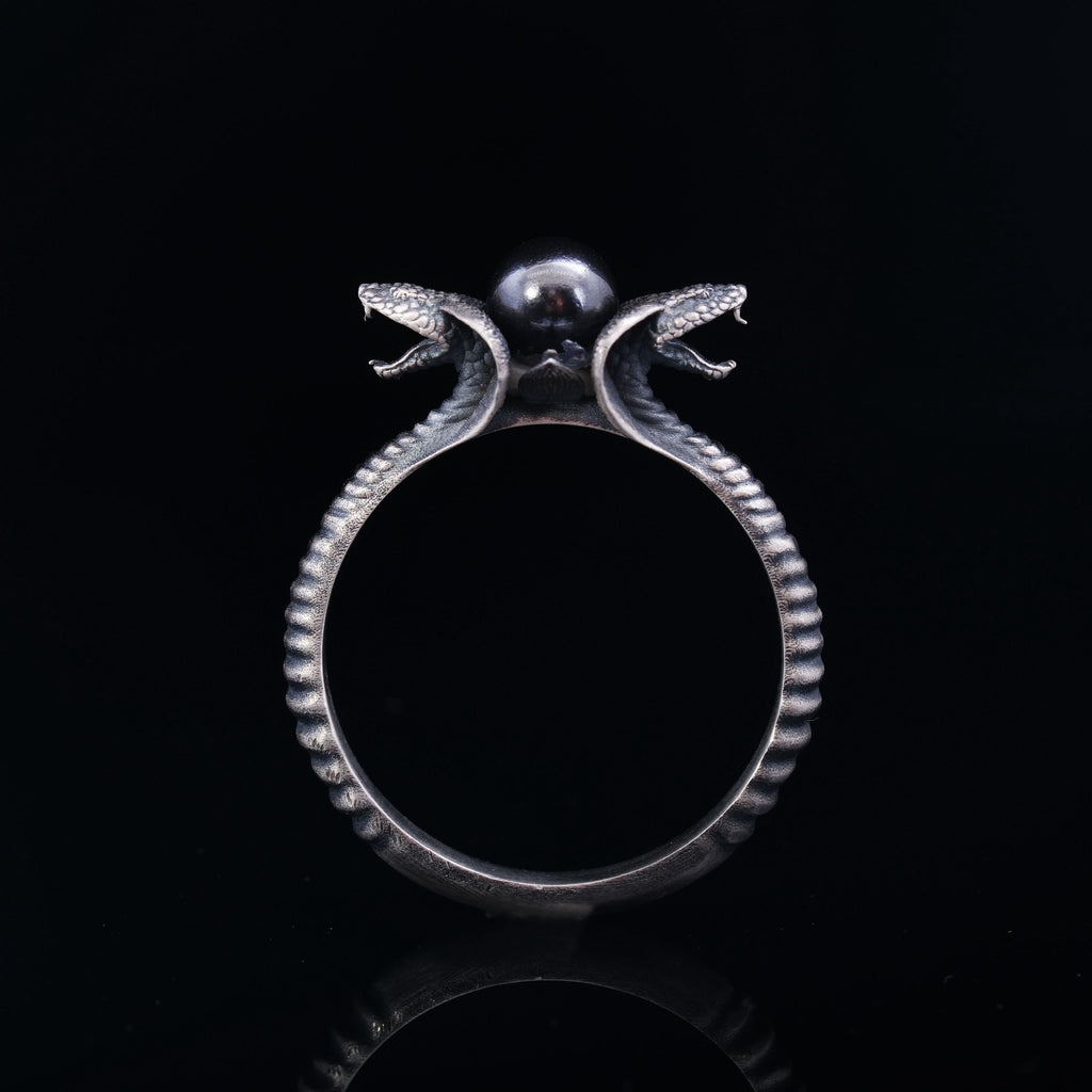 Yılan İnci Yüzük: Gümüş Minimalist Takı