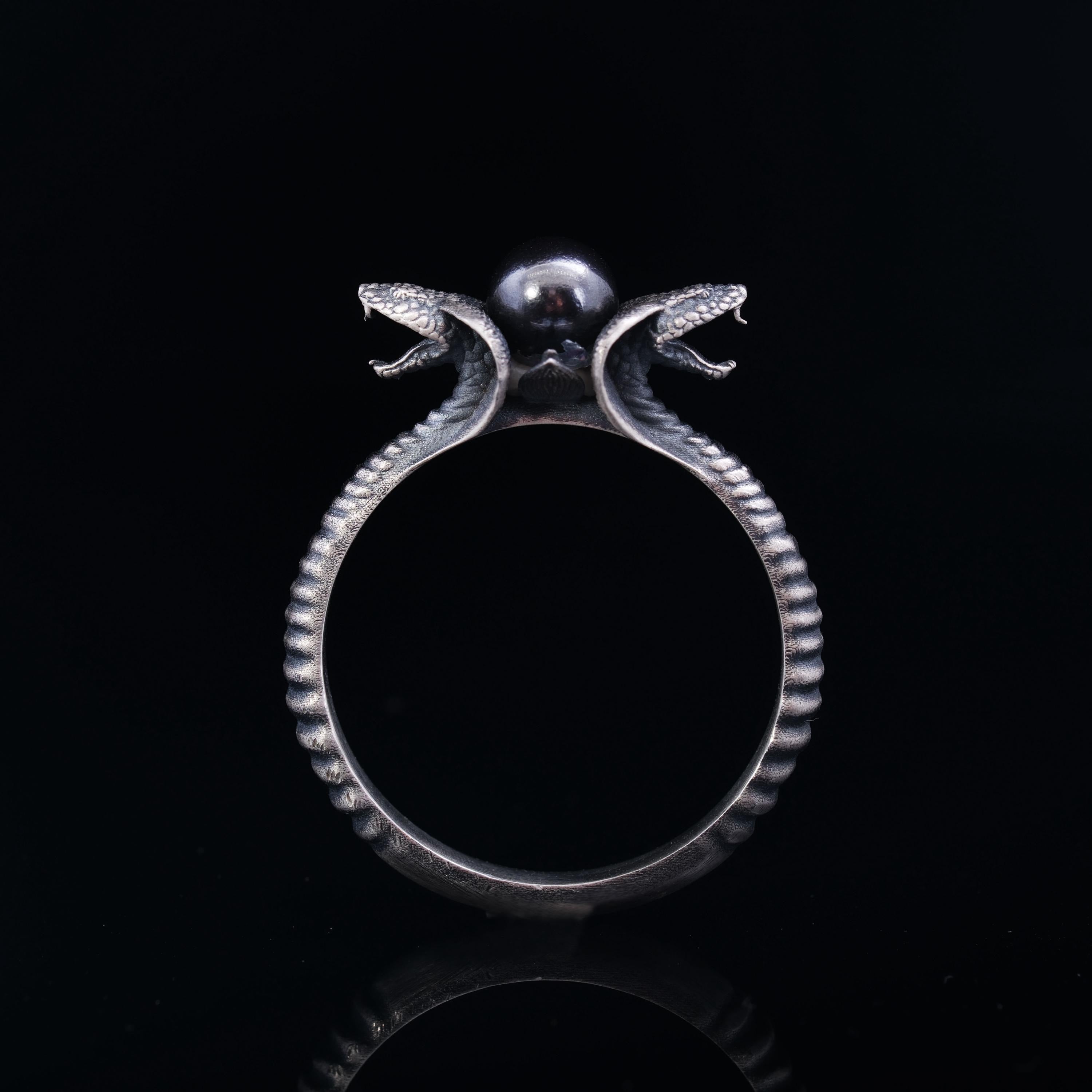 Yılan İnci Yüzük: Gümüş Minimalist Takı