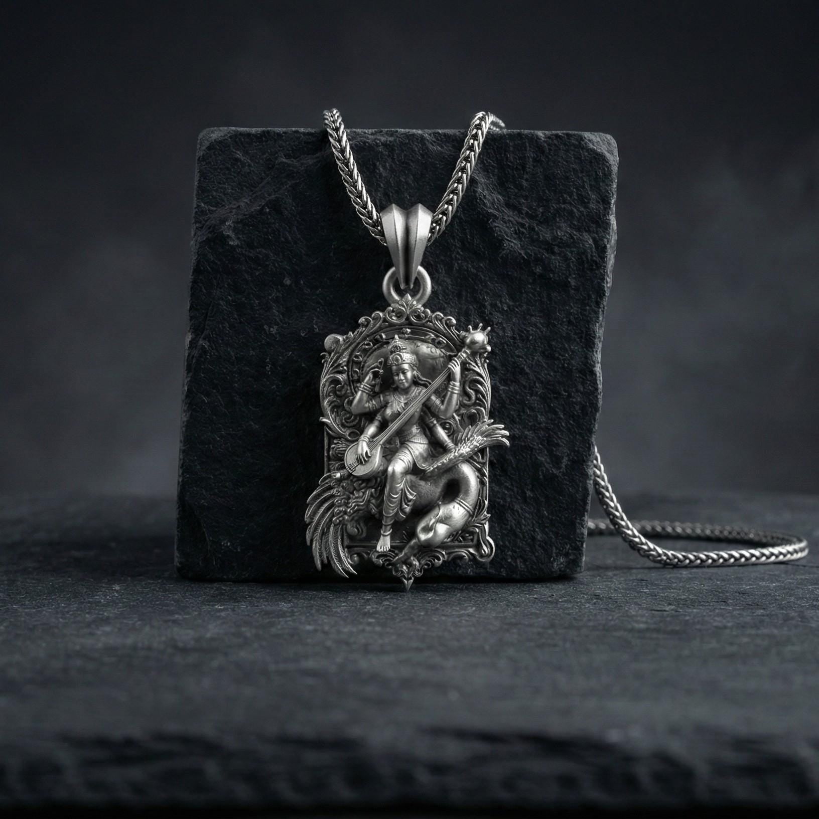 Saraswati Tanrıçası Gümüş Kolye Ucu Hindu Takısı