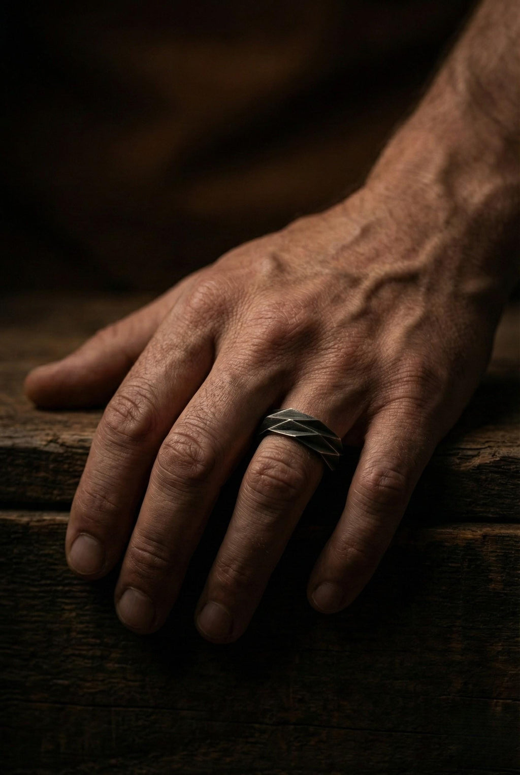 925 Ayar Gümüş Fasetli Yüzük – Unisex Geometrik Açılı Alyans