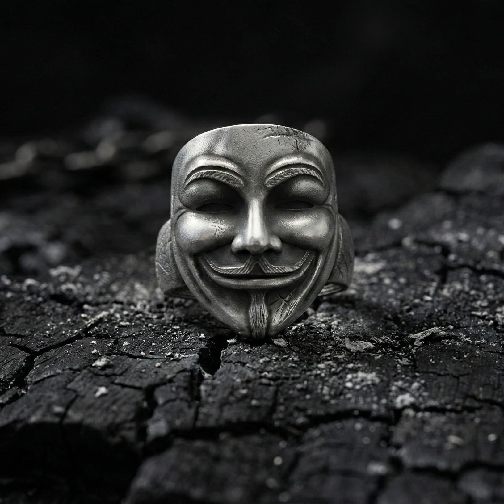 V for Vendetta Maskesi Yüzük – Gümüş Anonim Yüz Motifli Yüzük