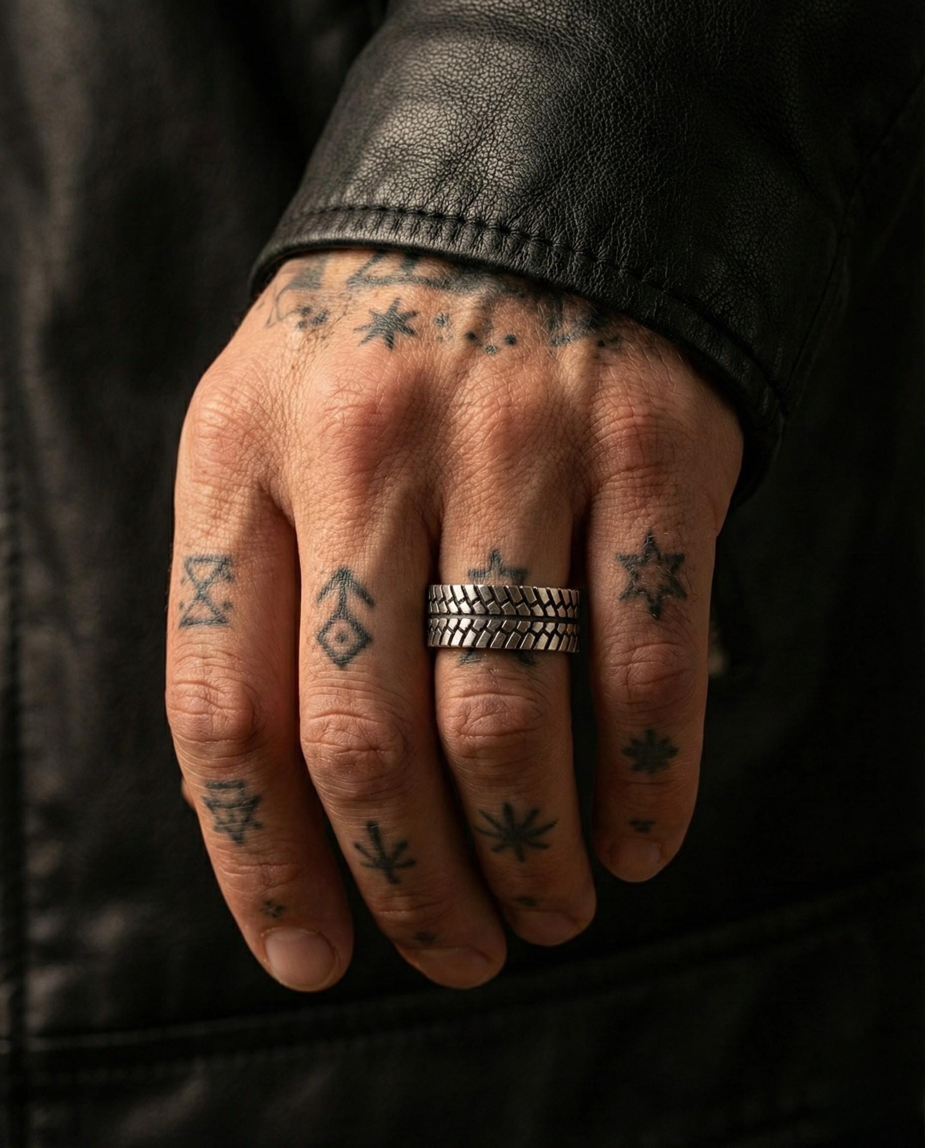 Lastik Desenli Gümüş Yüzük – 925 Ayar Oksitlenmiş Alyans