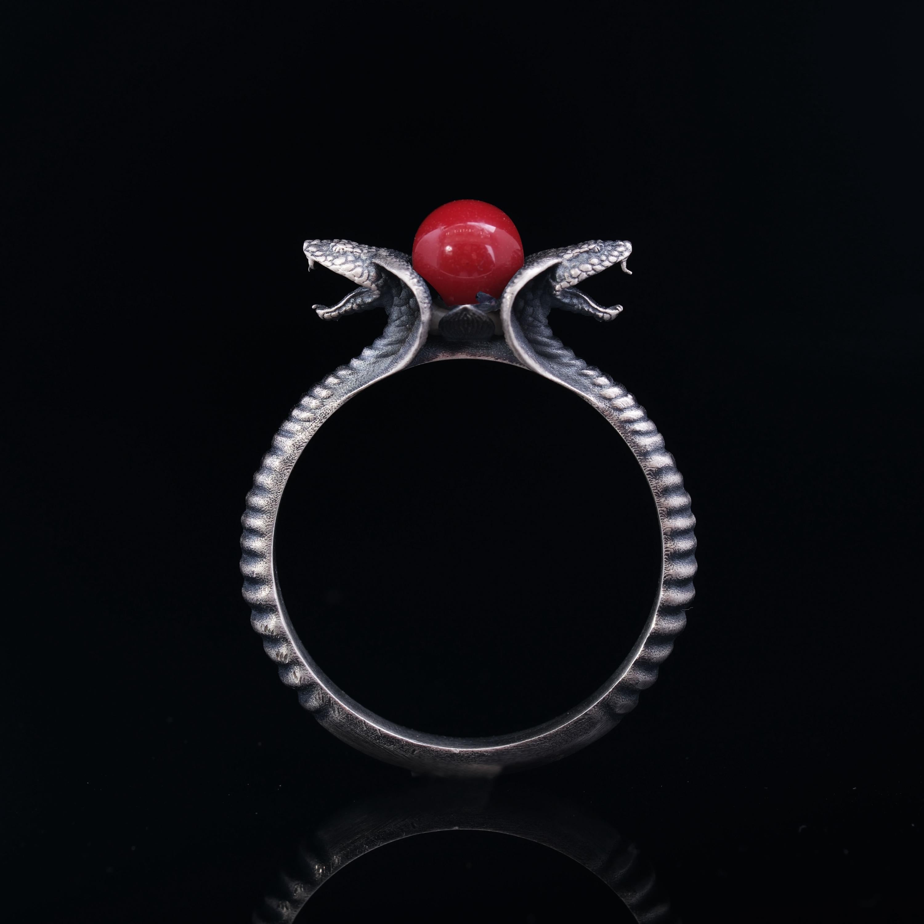 Yılan İnci Yüzük: Gümüş Minimalist Takı