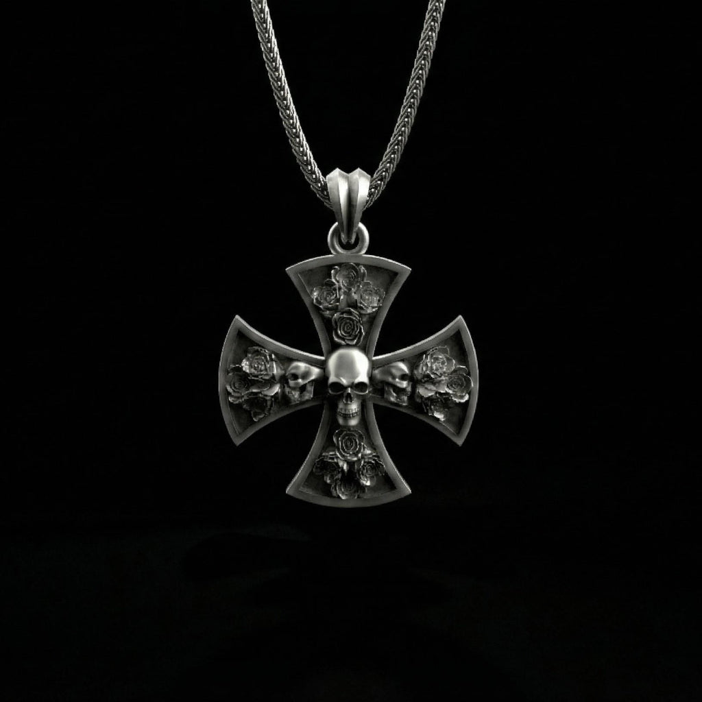 Oksitlenmiş Gümüş Kafatası Ve Gül Detaylı Haç Kolye