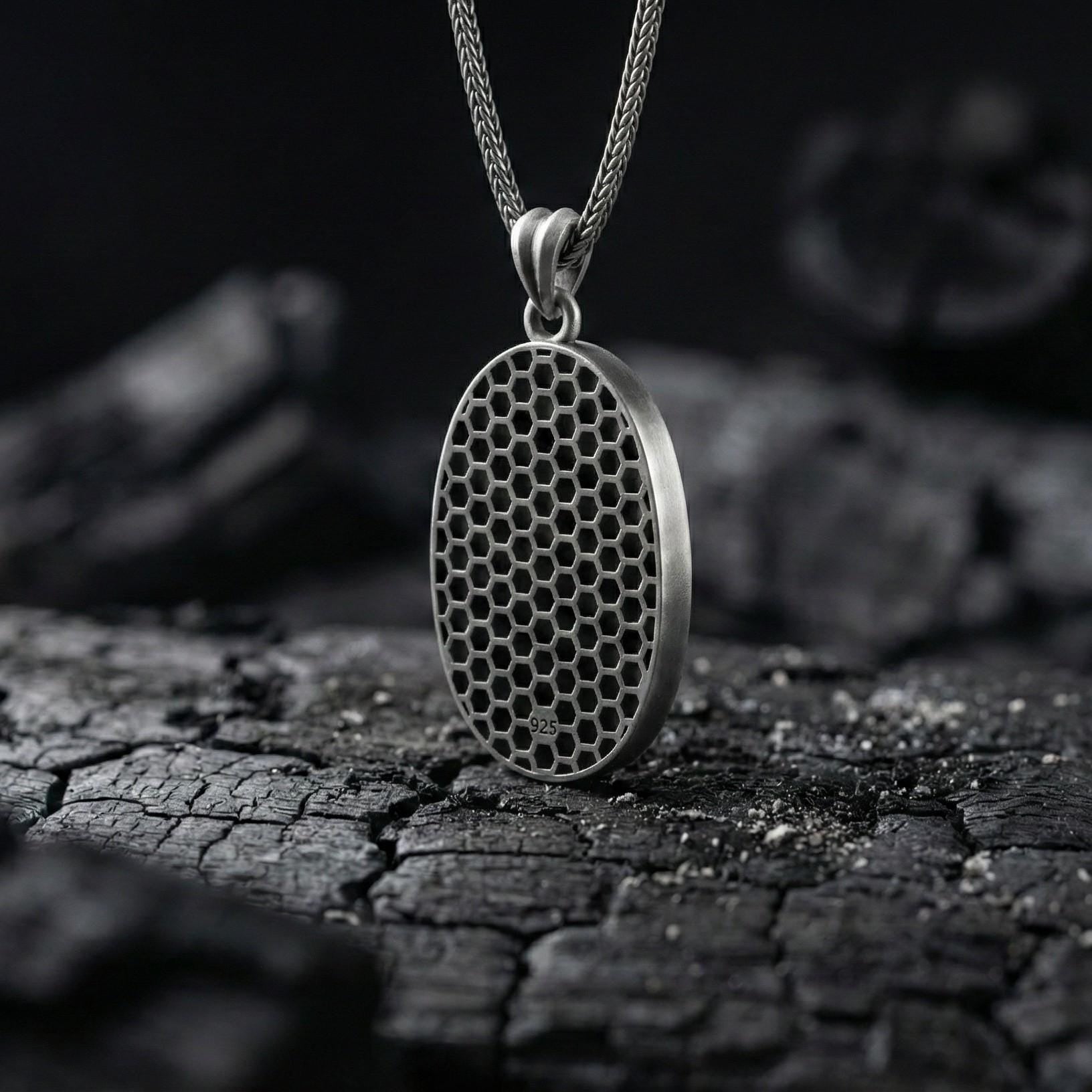 Roma Gladyatör Kolye Ucu Oksitlenmiş Gümüş Savaşçı Kalkanı Şeklinde Takı