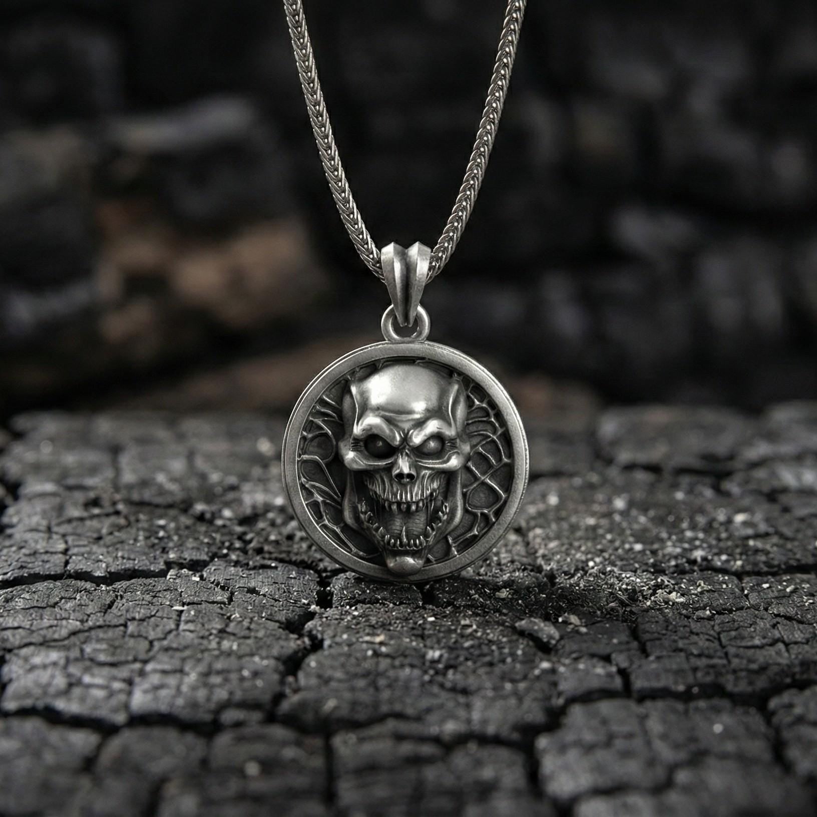 Canavar Kafası Kolye Oksitlenmiş Gümüş Korku Temalı Takı