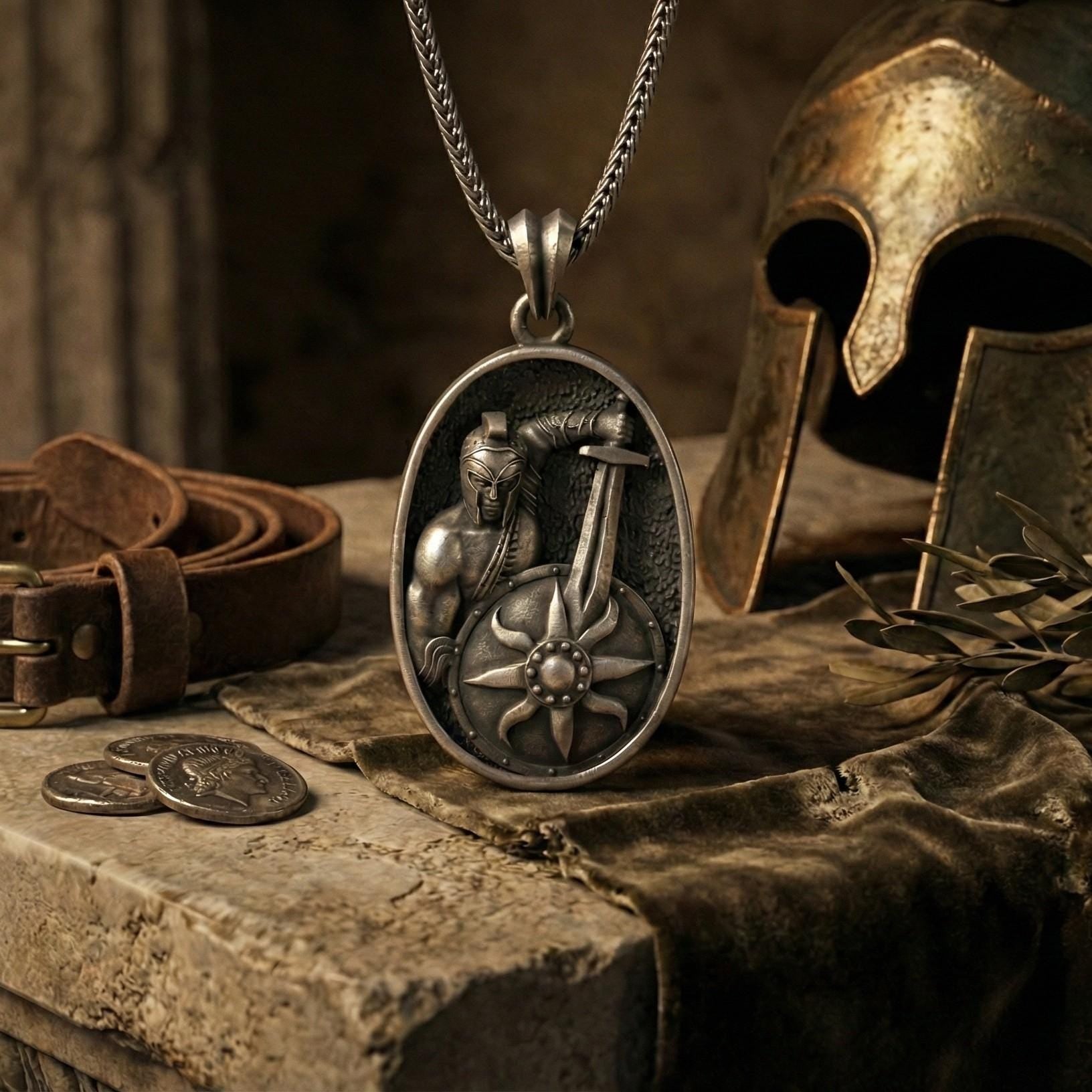 Roma Gladyatör Kolye Ucu Oksitlenmiş Gümüş Savaşçı Kalkanı Şeklinde Takı