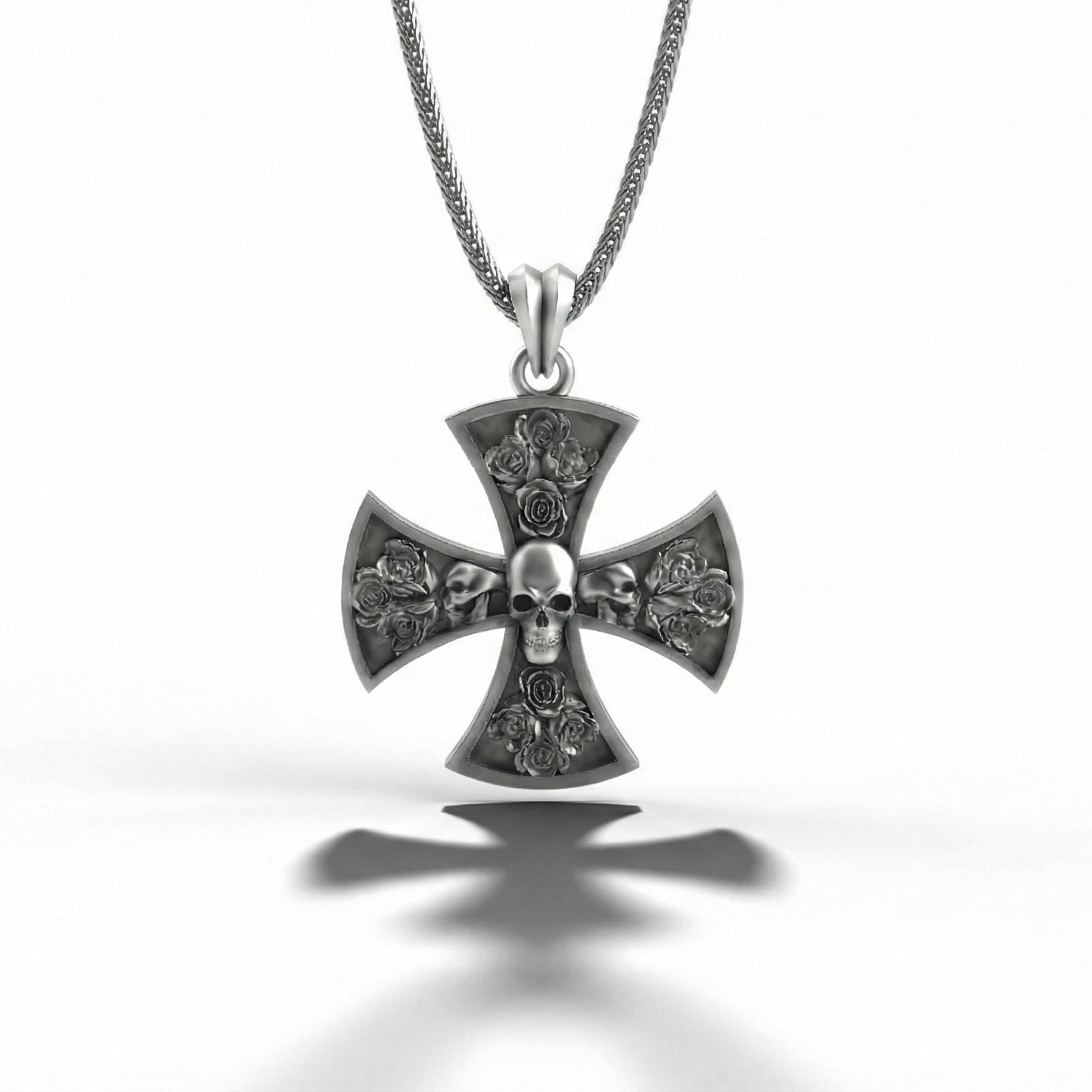 Oksitlenmiş Gümüş Kafatası Ve Gül Detaylı Haç Kolye