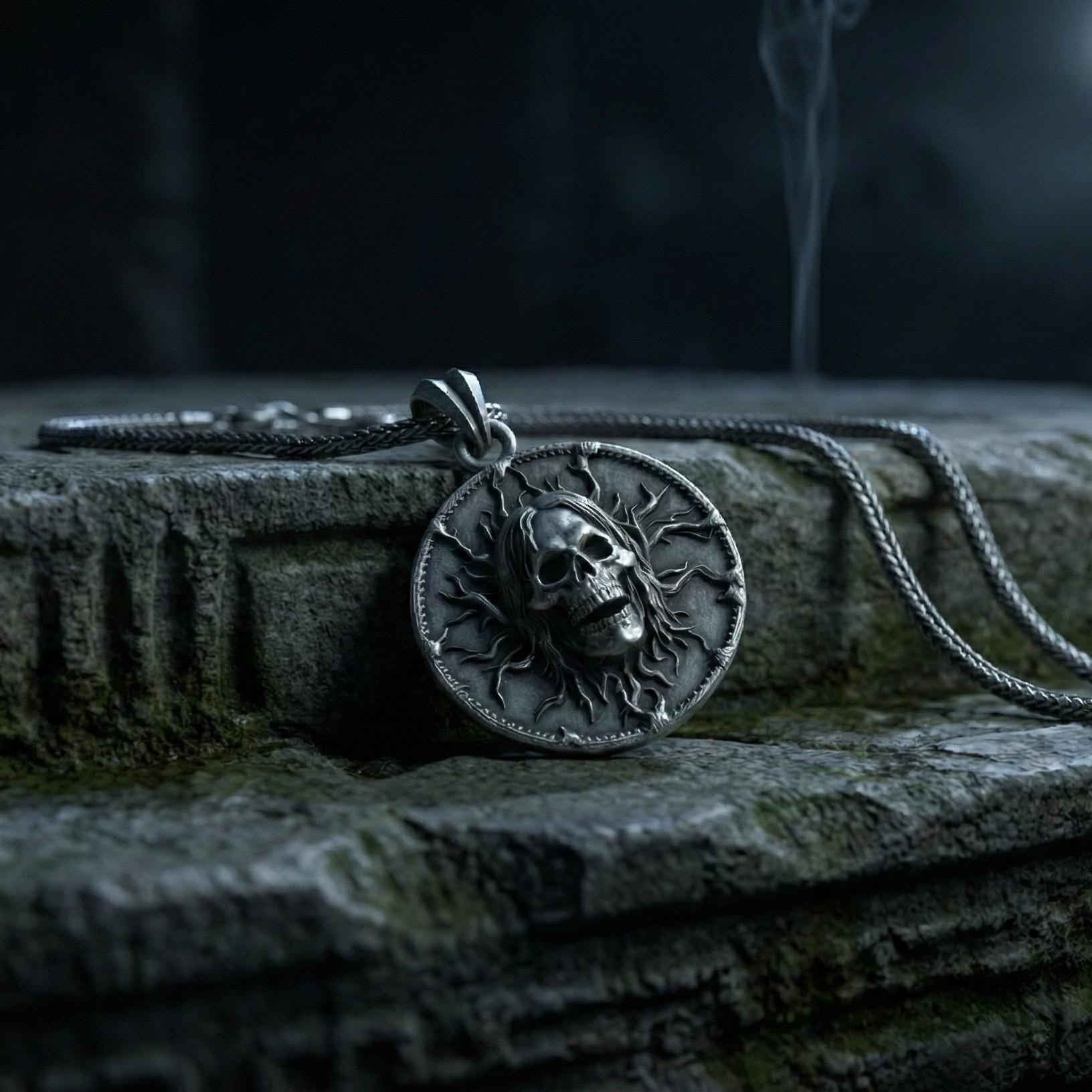 Gotik Kafatası Gümüş Korku Temalı Kolye