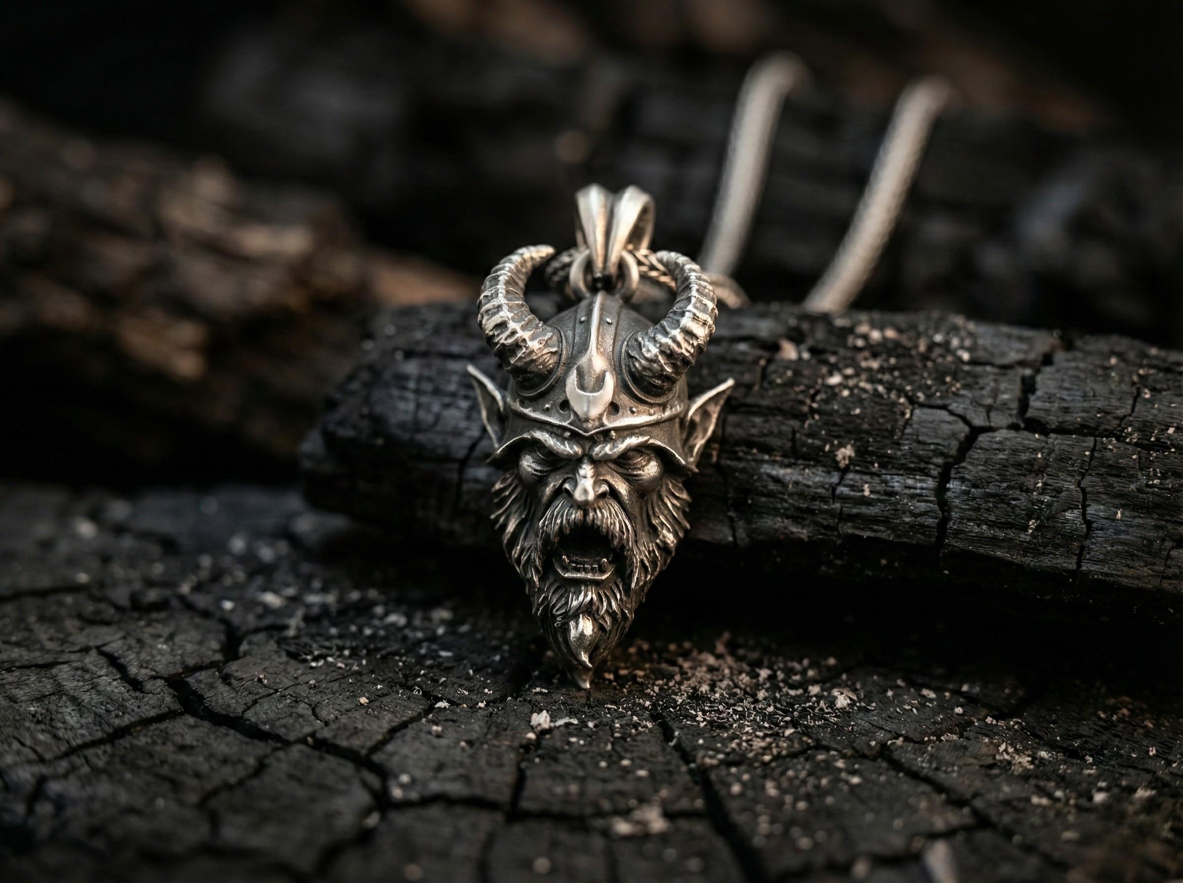 Boynuzlu Viking Kolye Ucu Gümüş İskandinav Savaşçı Takısı