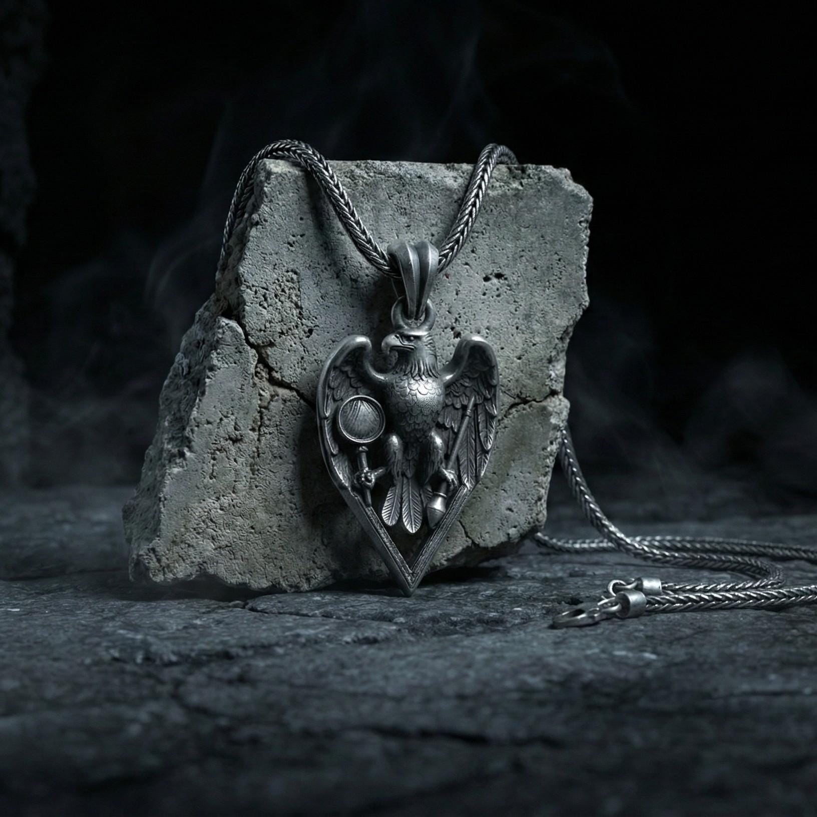 Kartal Figürlü Gümüş Kolye