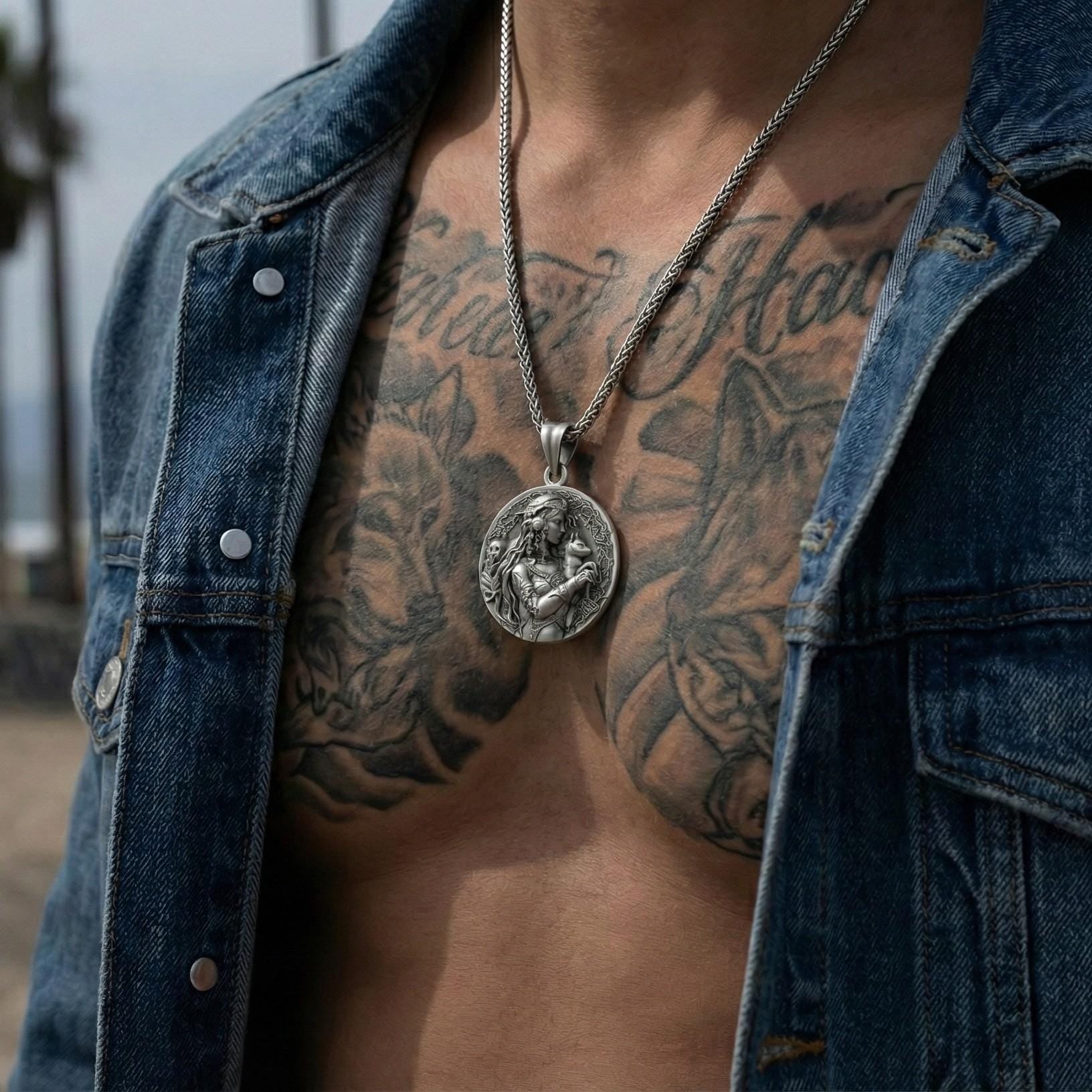 Freyja Tanrıçası Madalyon Kolye Ucu Oksitlenmiş Gümüş İskandinav Mitolojisi Temalı Takı