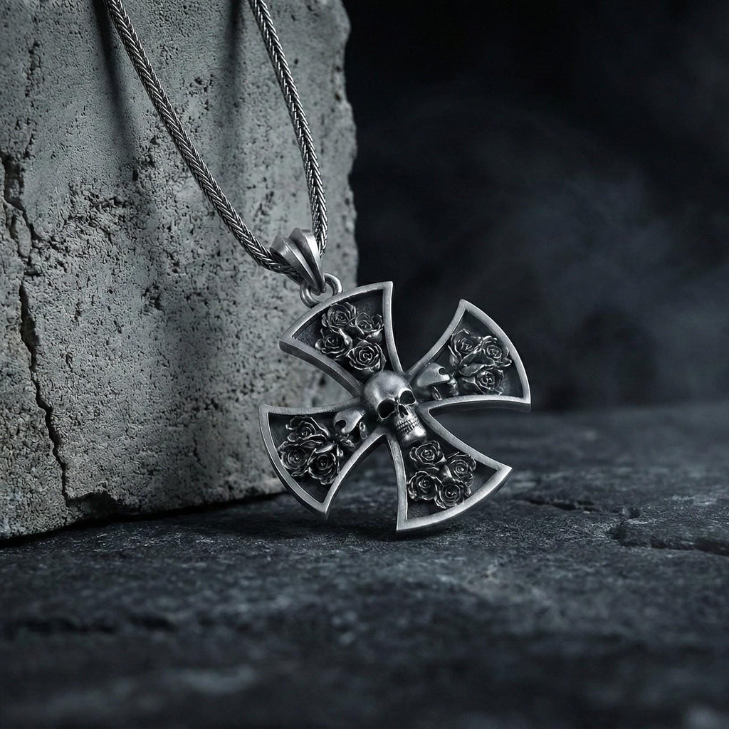 Oksitlenmiş Gümüş Kafatası Ve Gül Detaylı Haç Kolye