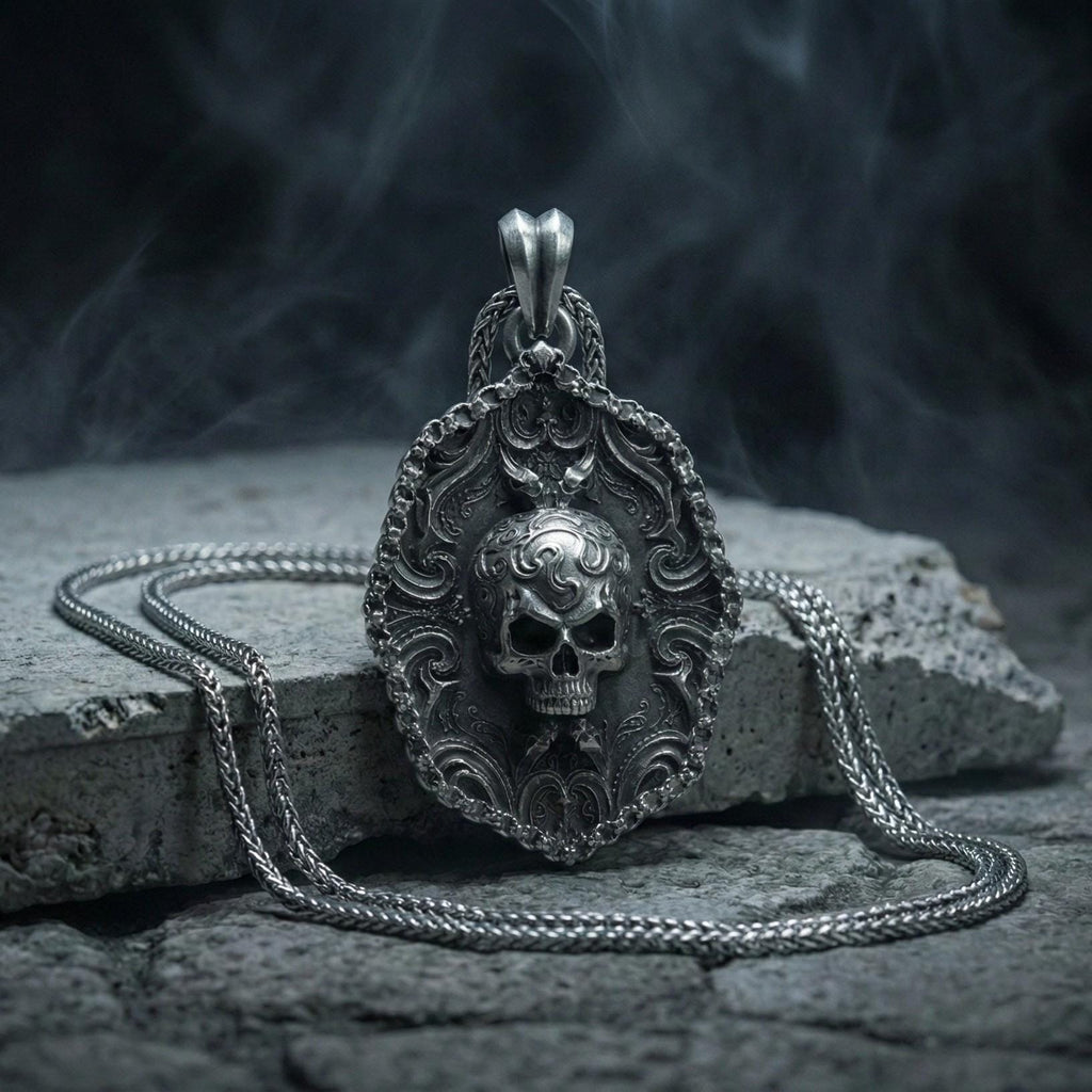 Süslemeli Kafatası Kolye Ucu Oksitlenmiş Gümüş Gotik Tarzı Gösterişli Takı