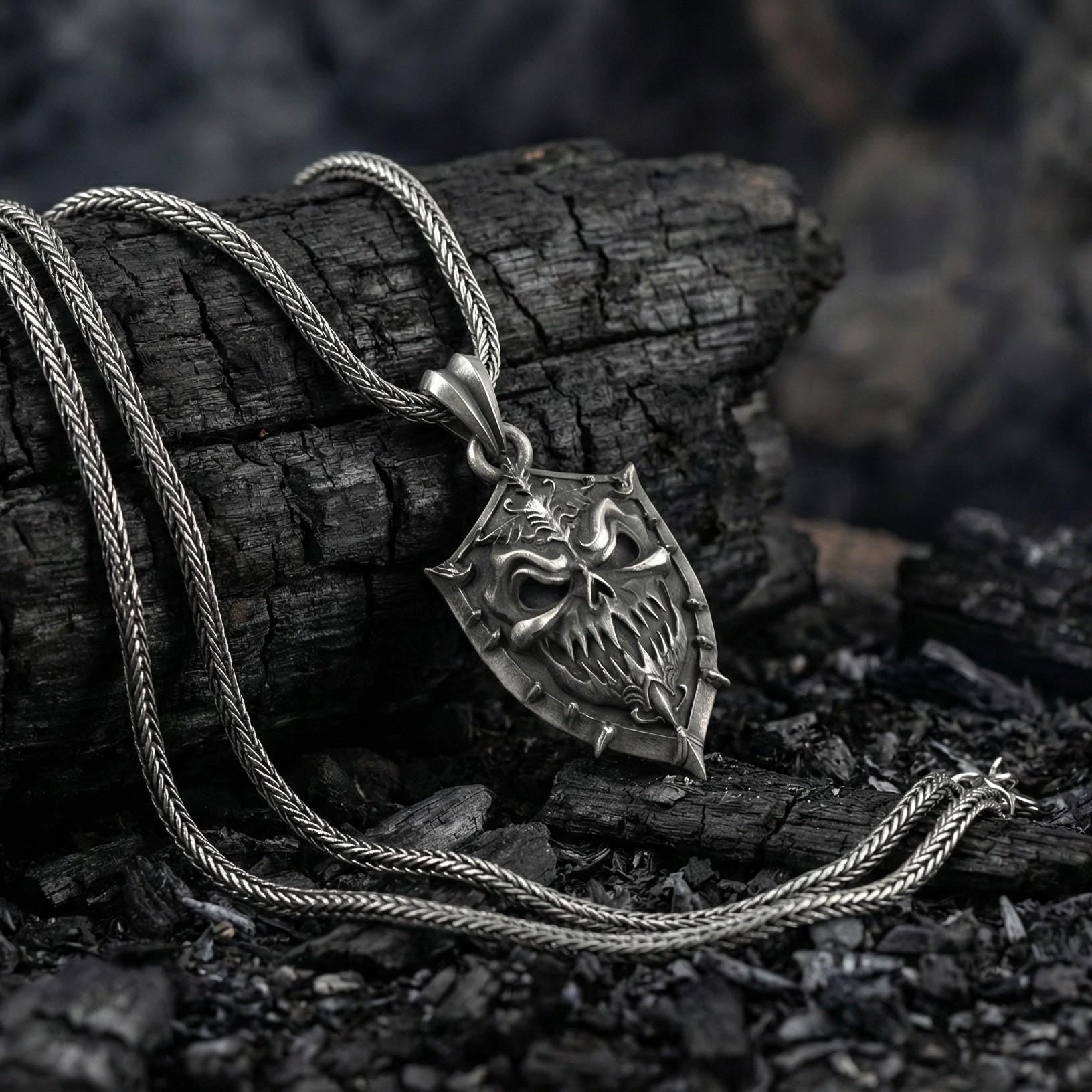 Gümüş Canavar Maskesi Kalkan Kolye