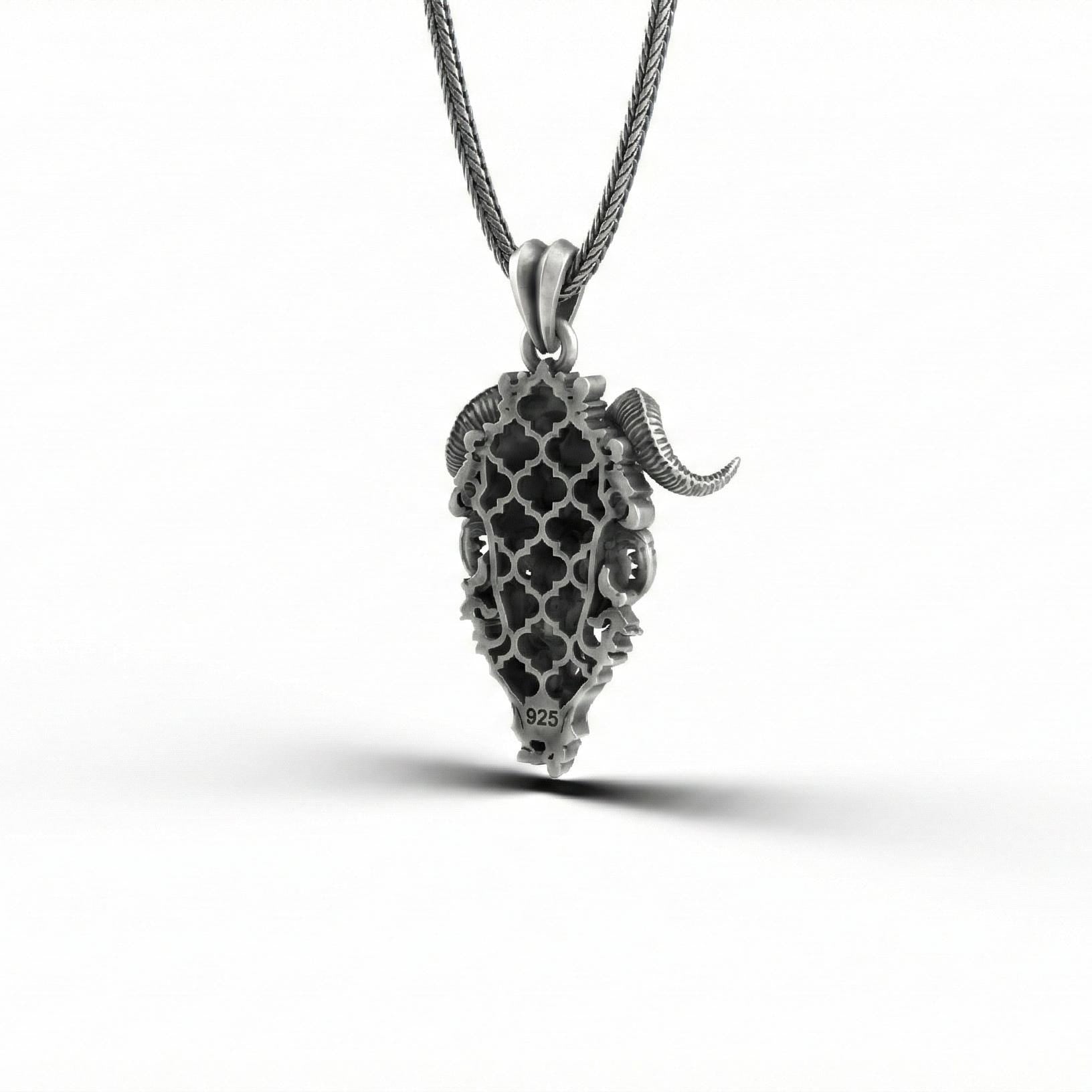 Boynuzlu Şeytan Kafatası Gümüş Kolye