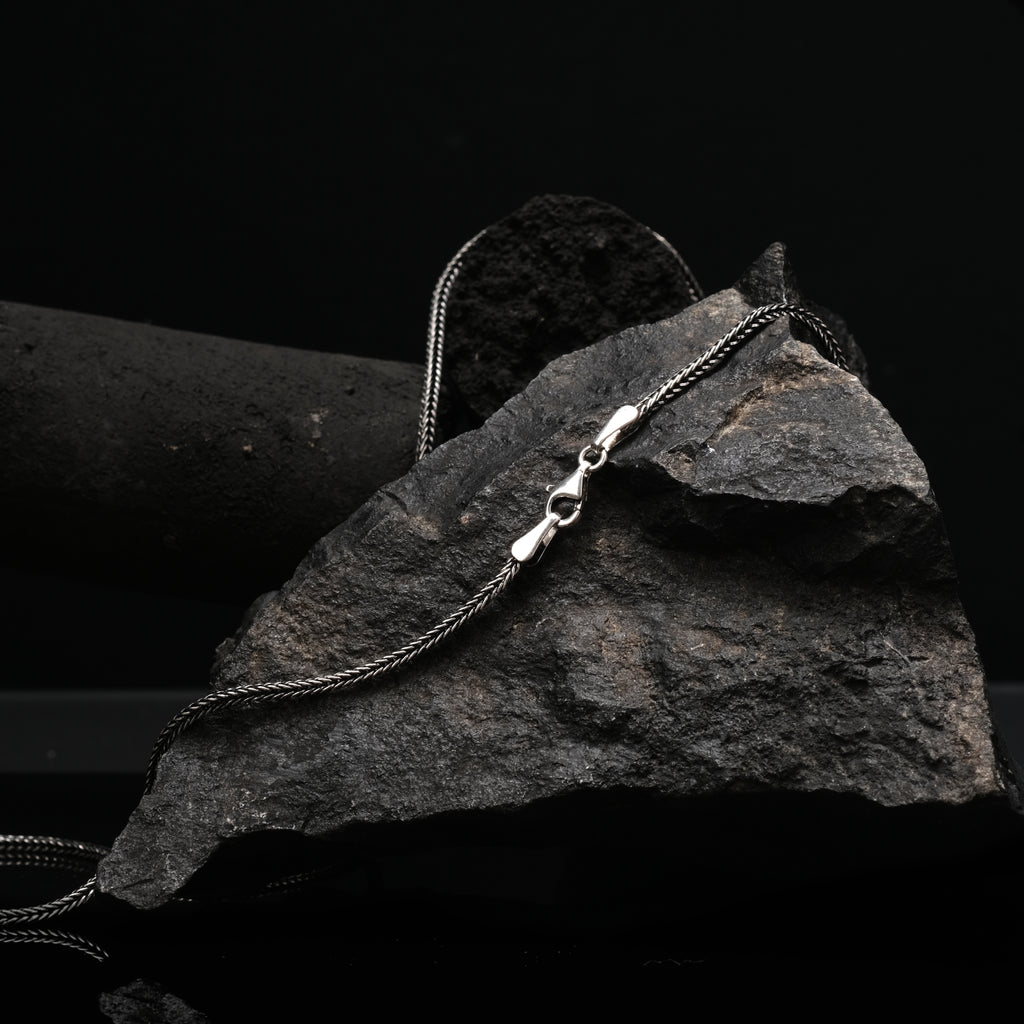 Aslan Kolye: Oksitli Gümüş - El Yapımı Erkek Takısı