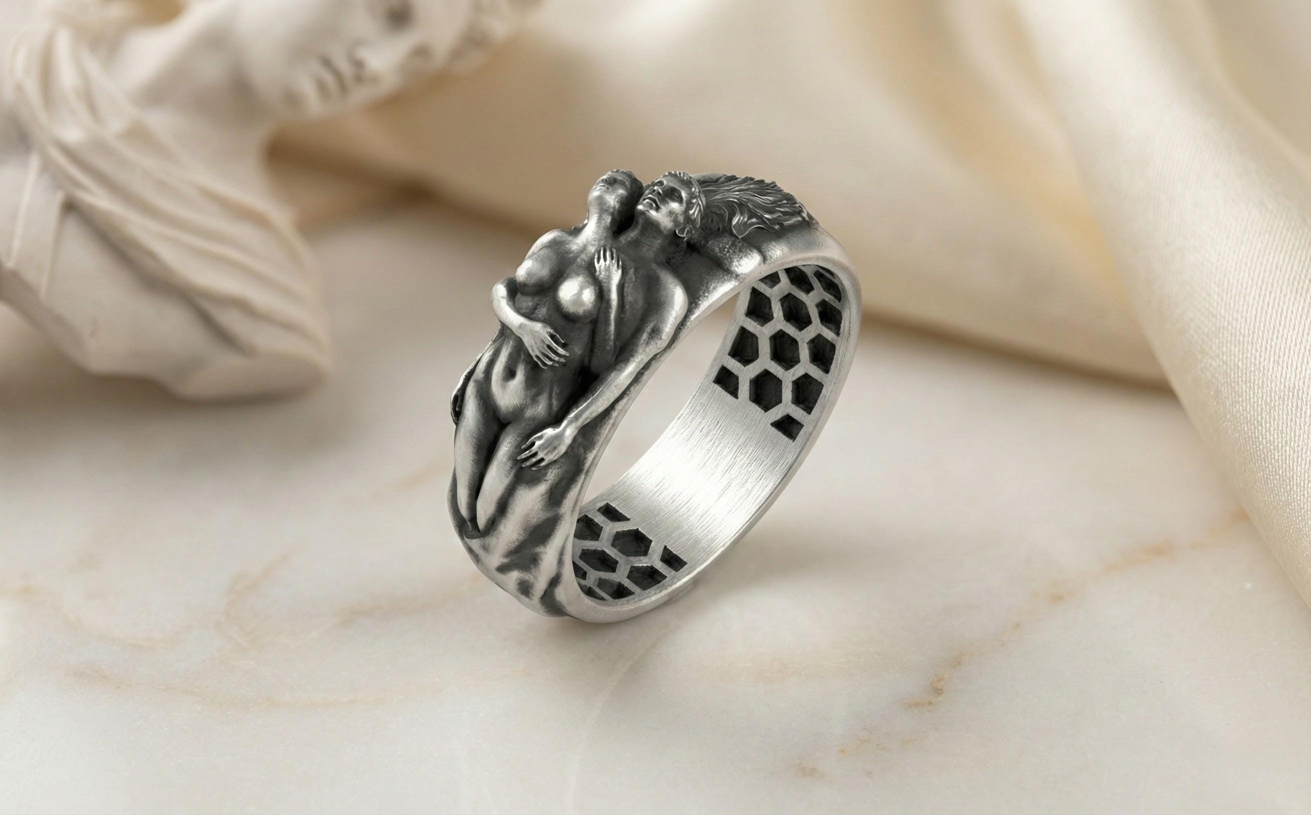 Oksitlenmiş Sürreal Aşıklar Yüzüğü: Heykelsi Çıplak Sanat Yüzüğü