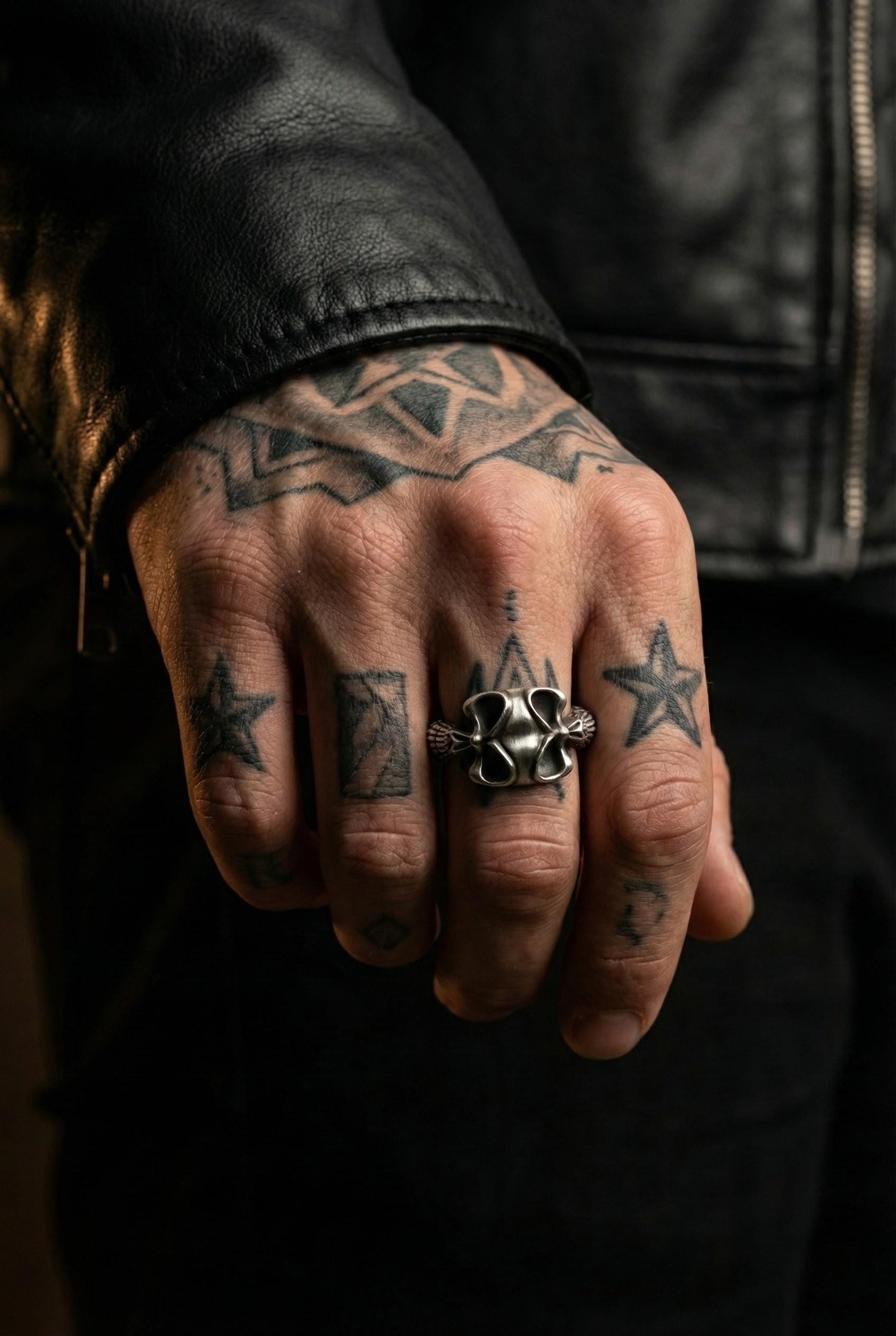 Gümüş Kafatası Yüzüğü: Oksitlenmiş 925 Ayar Gotik Erkek Yüzüğü