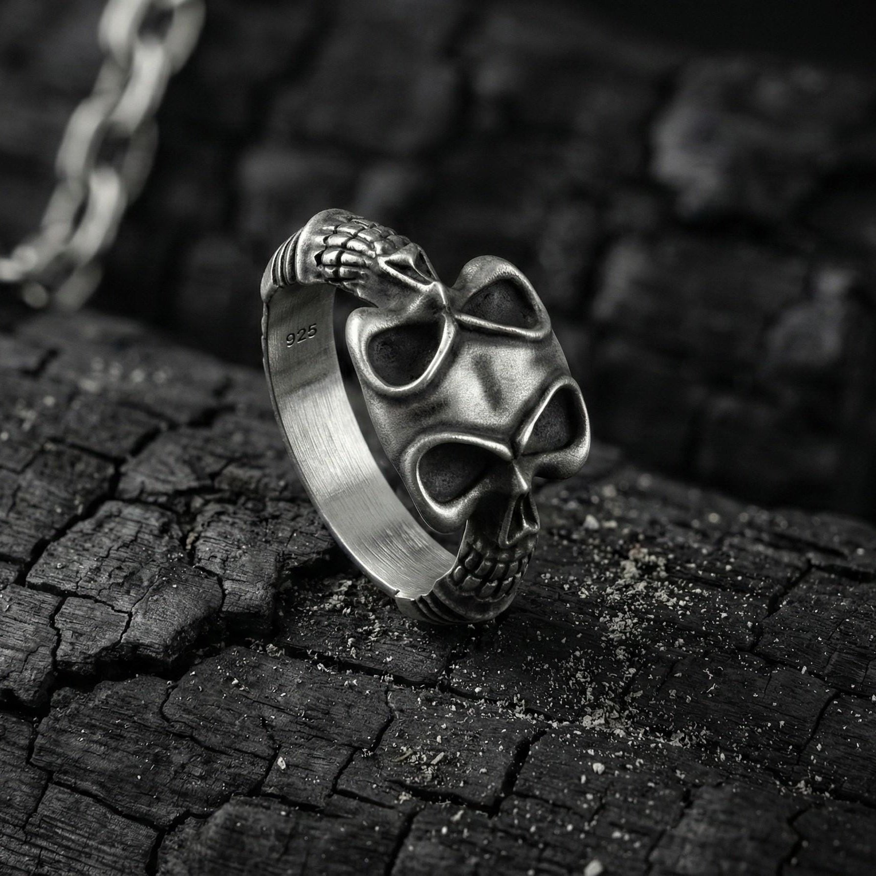 Gümüş Kafatası Yüzüğü: Oksitlenmiş 925 Ayar Gotik Erkek Yüzüğü