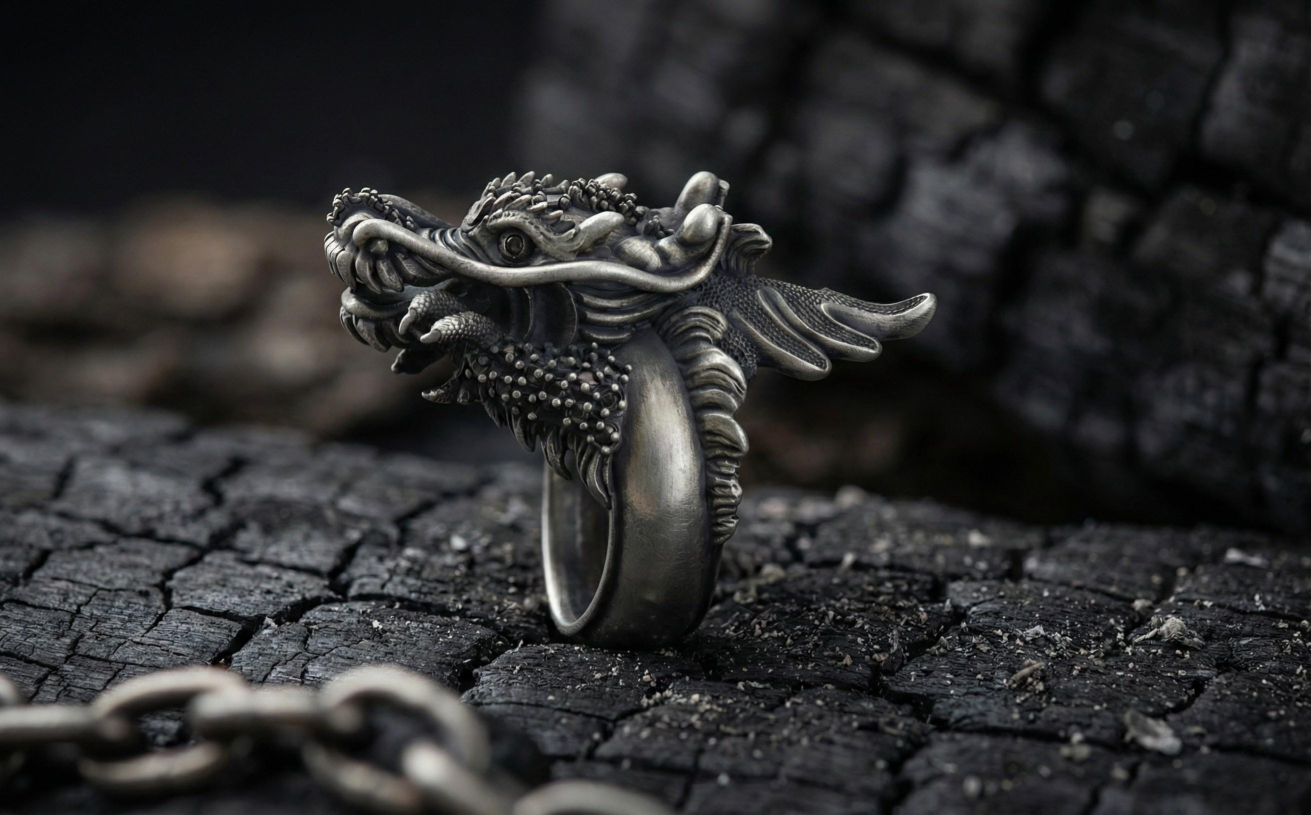 Gümüş Ejderha Başlı Yüzük: Asya Mitolojisi Temalı Takı