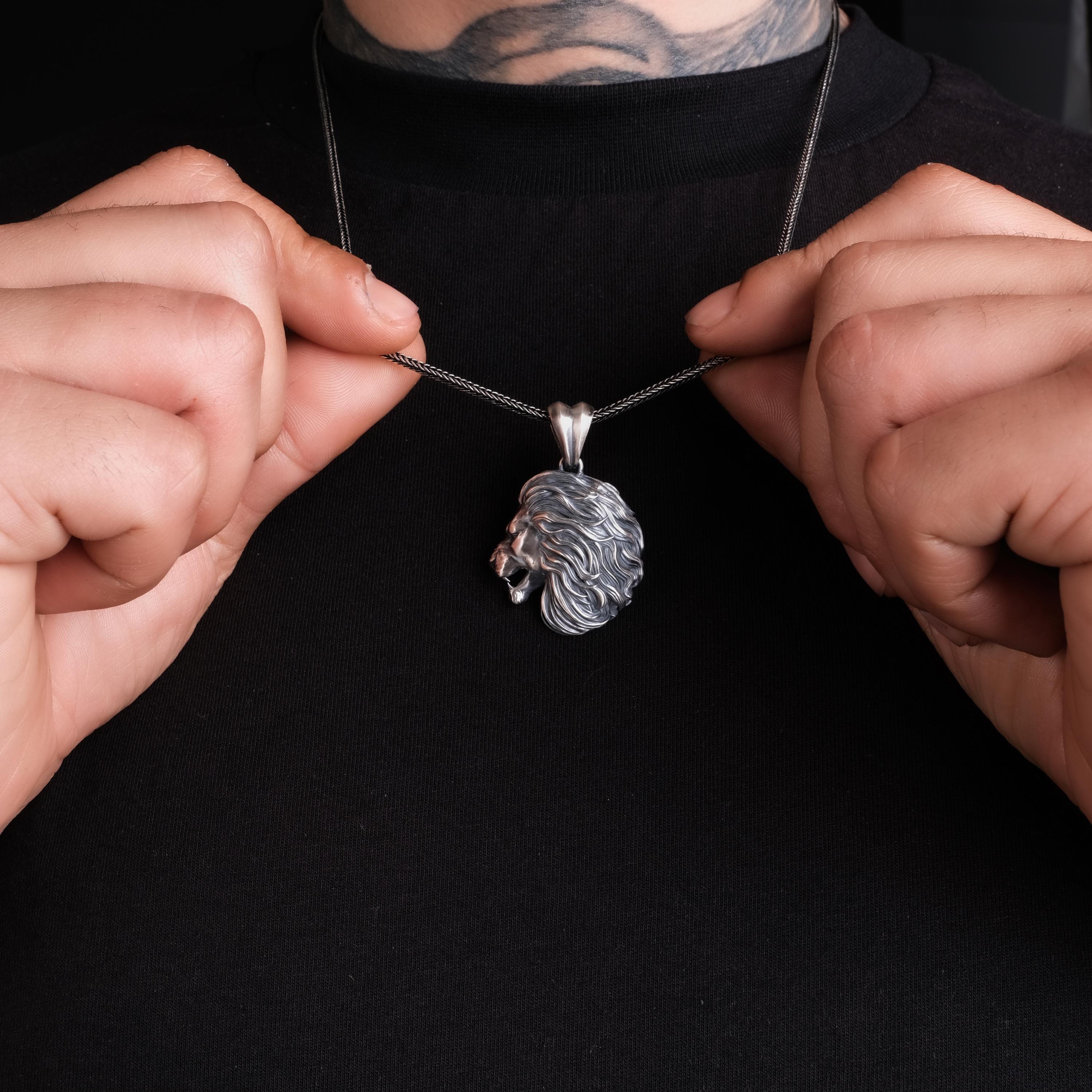 Aslan Kolye: Gotik Oksitli Gümüş - Erkekler İçin El Yapımı