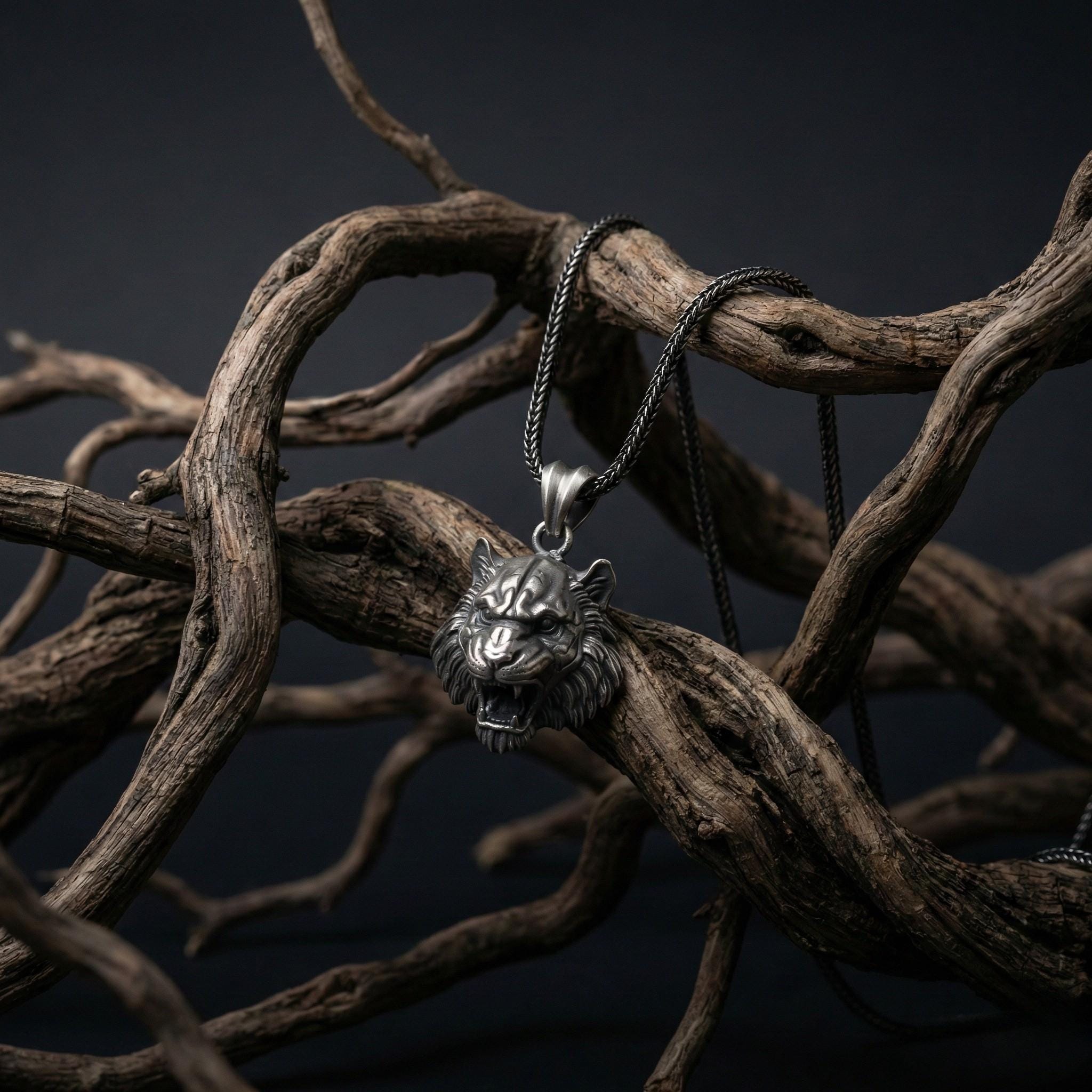 Kaplan Kolye: Gotik Erkek Oksitli Gümüş El Yapımı Takı