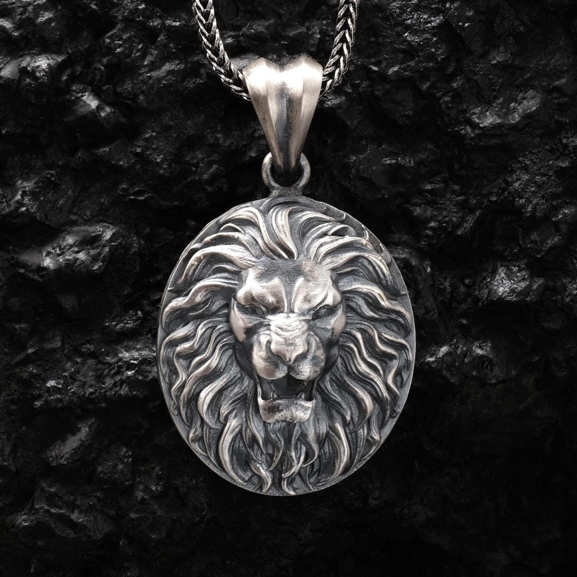 Aslan Kolye: Oksitli Gümüş - El Yapımı Erkek Takısı