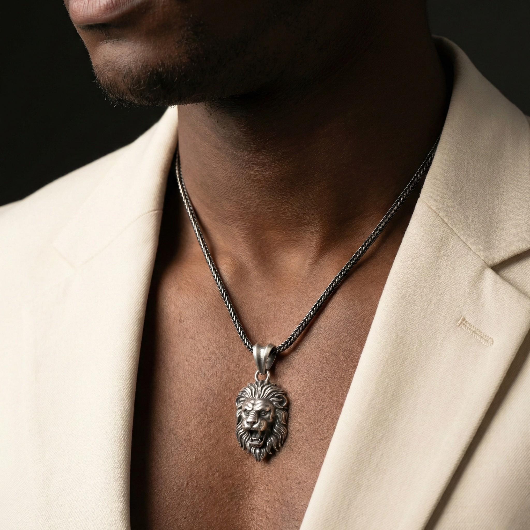 Oksitli Gümüş Aslan Kolye - El Yapımı Erkek Takısı