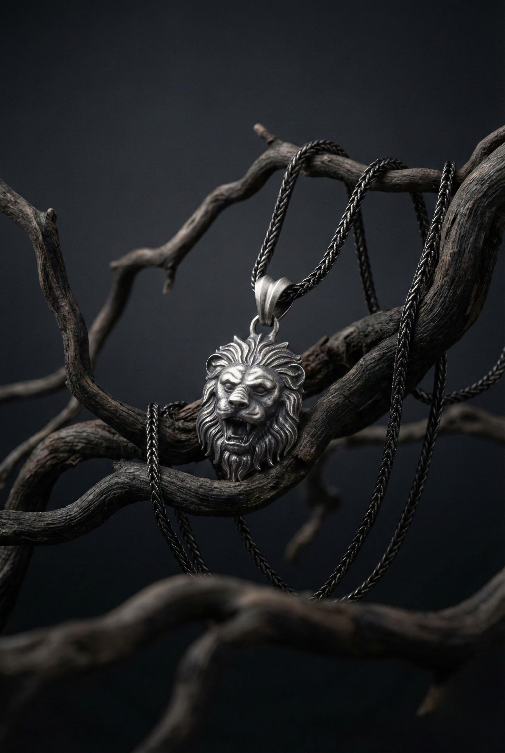 Oksitli Gümüş Aslan Kolye - El Yapımı Erkek Takısı