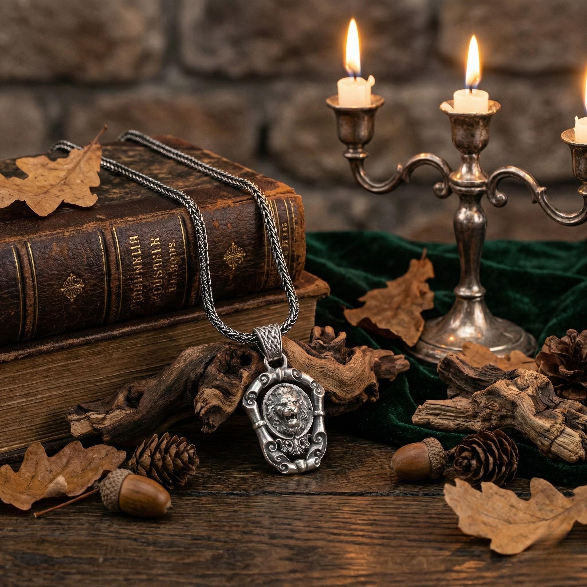 Aslan Kolye: Oksitli 925 Ayar Gümüş - El Yapımı Erkek Takısı