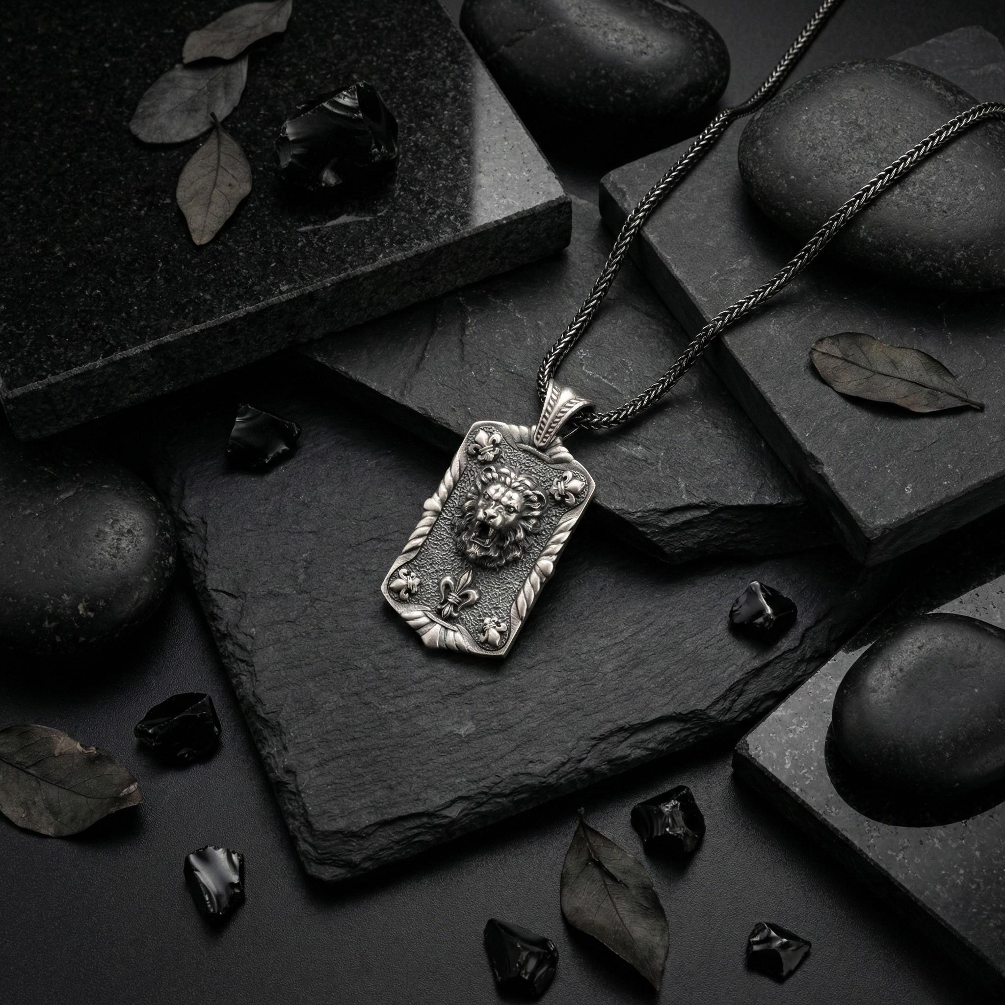 Aslan Kolye: El Yapımı Gotik Oksitli Gümüş Erkekler İçin