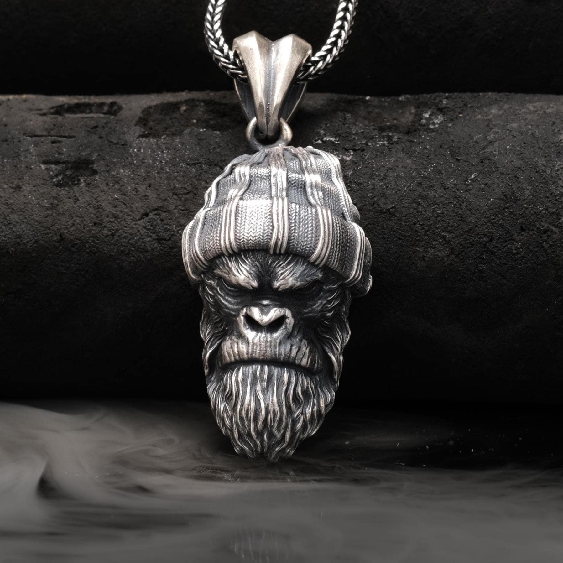 925 Ayar Gümüş Goril Kolye: El Yapımı Oksitli Erkek Kolyesi