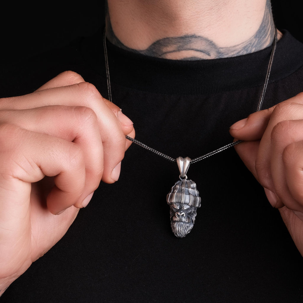 925 Ayar Gümüş Goril Kolye: El Yapımı Oksitli Erkek Kolyesi
